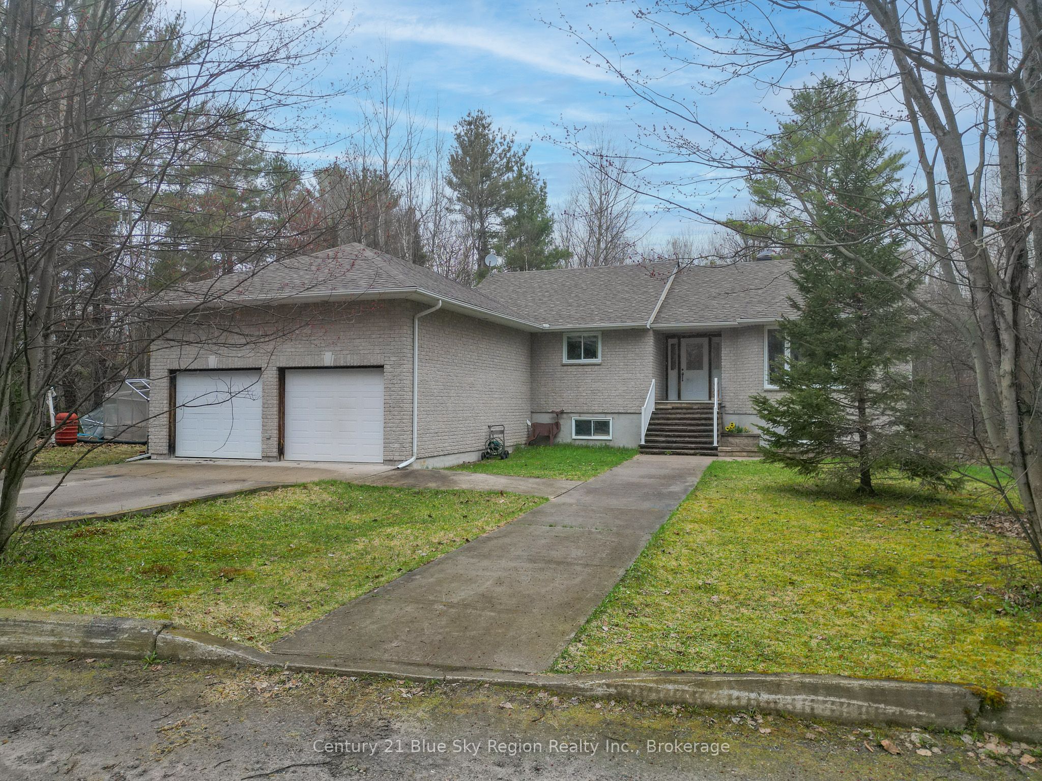 1518 Pinecreek Road Property Photo 1