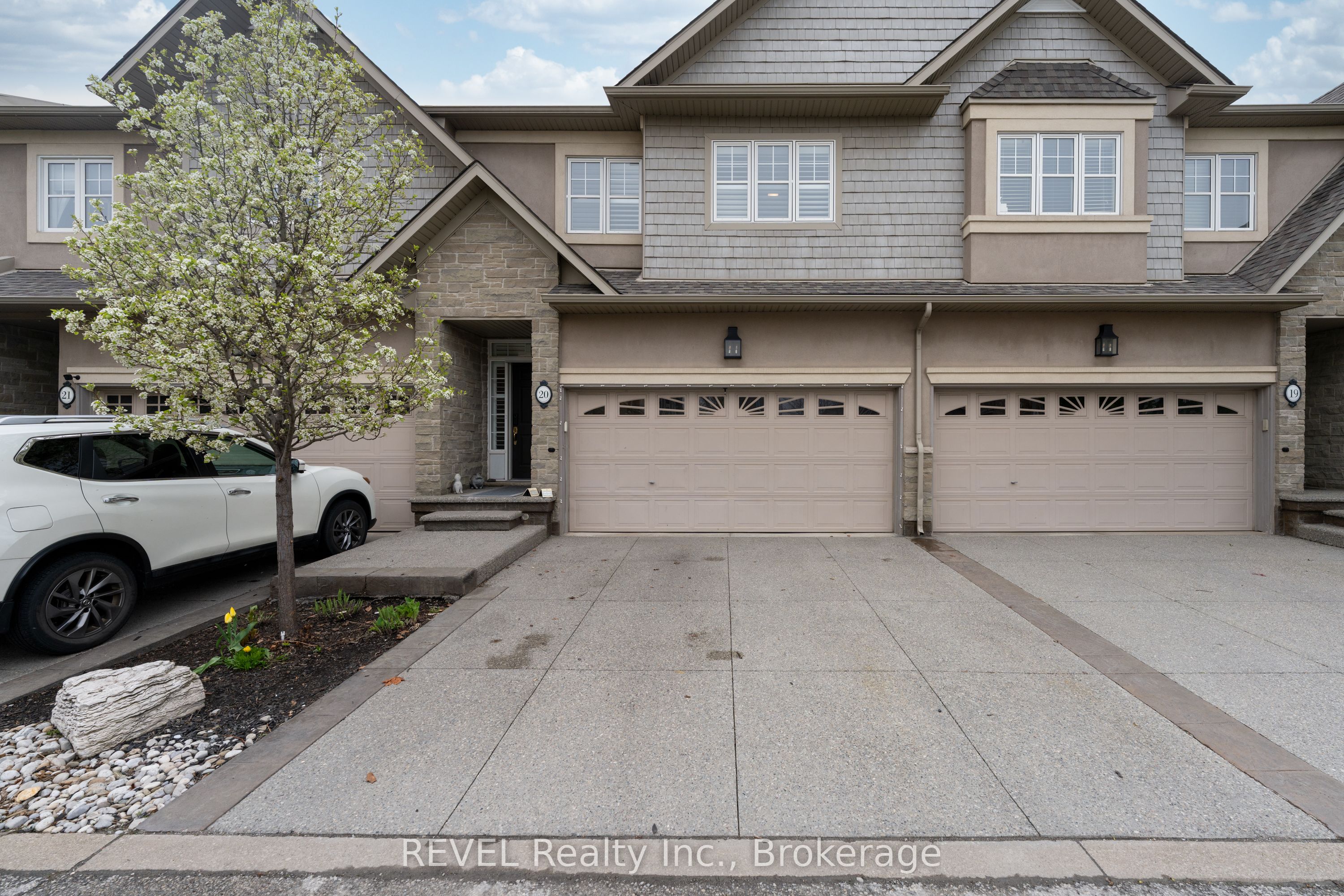 #20 - 31 Sunvale Place Property Photo 1