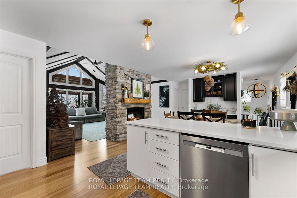 4372 River Road Property Photo 12