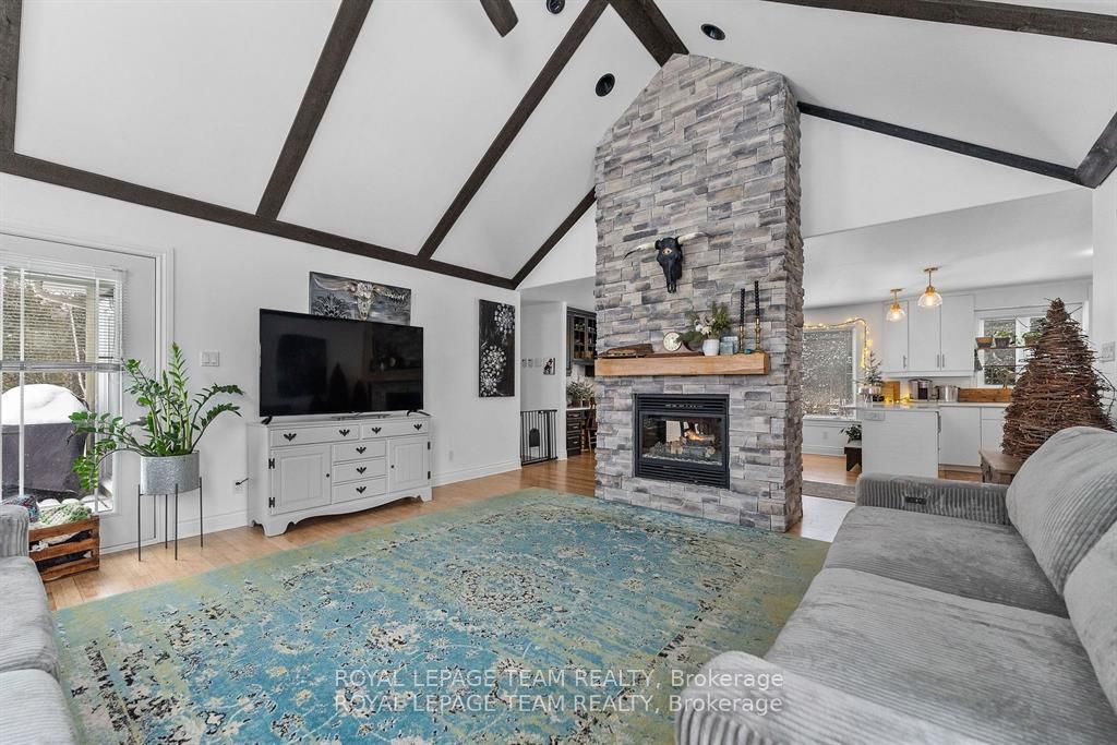 4372 River Road Property Photo 16