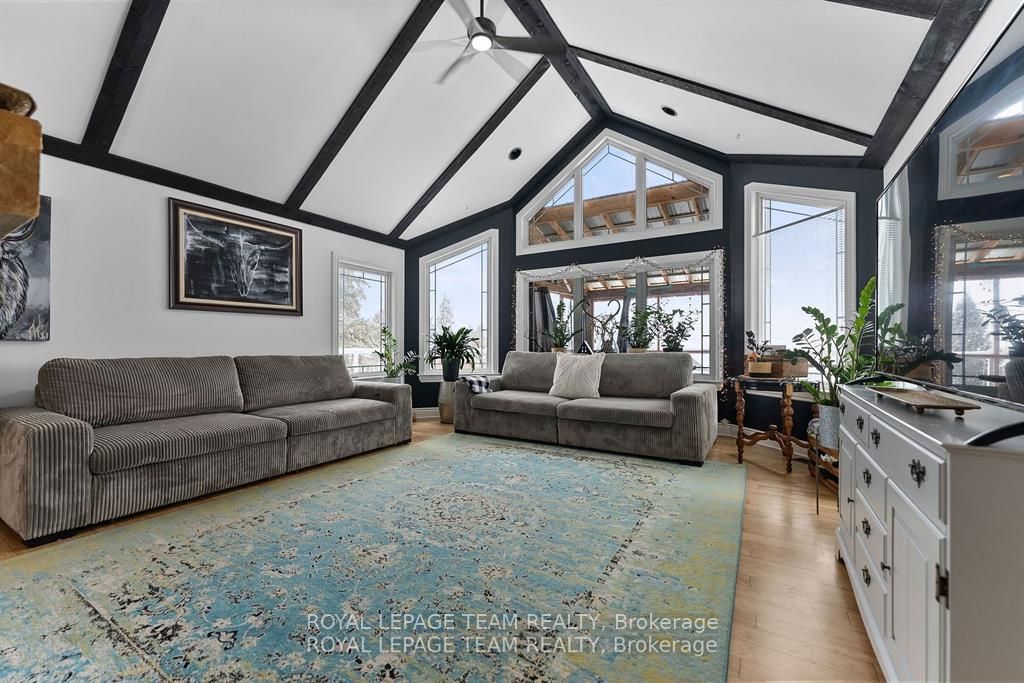 4372 River Road Property Photo 17