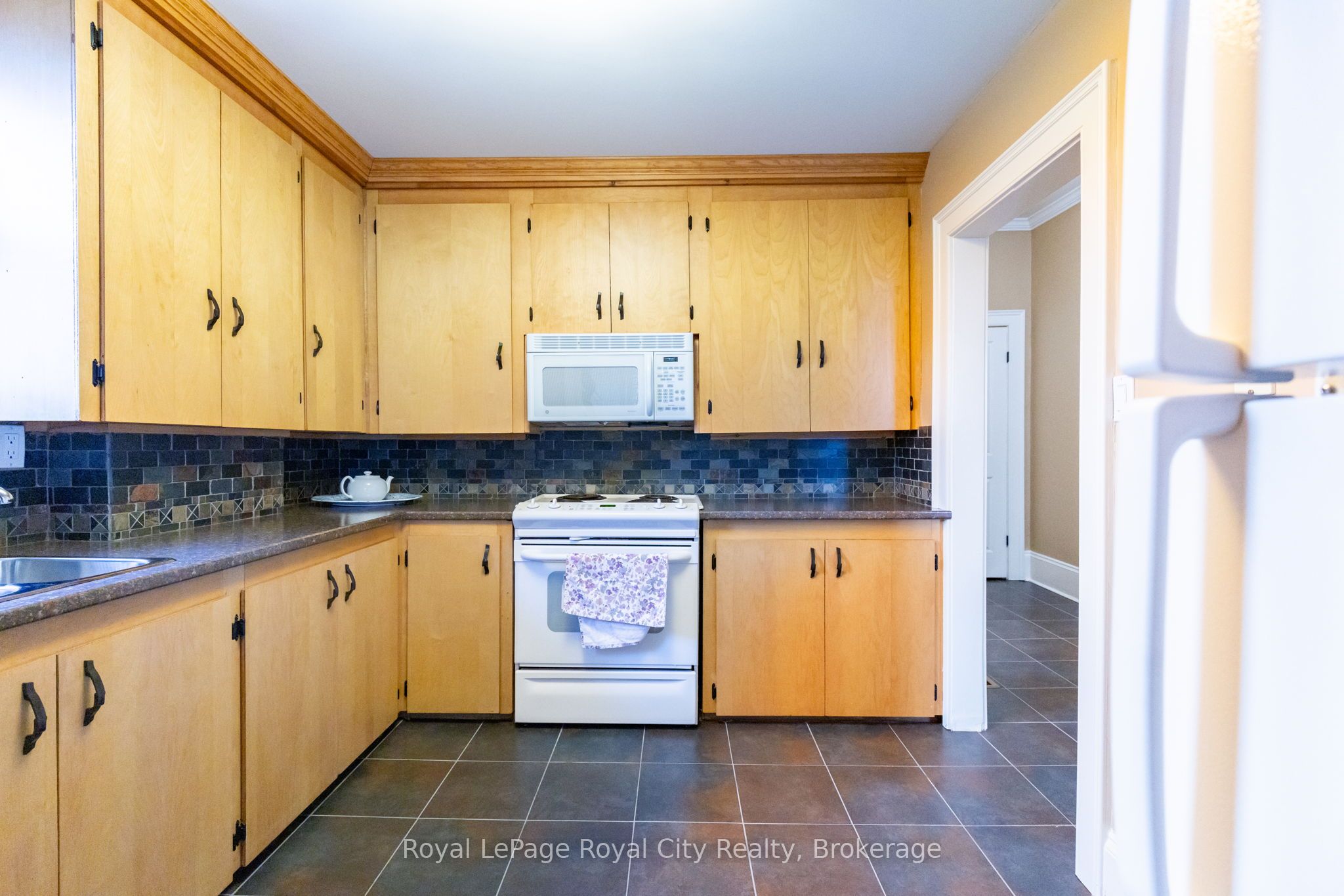 457 Woolwich Street Property Photo 27