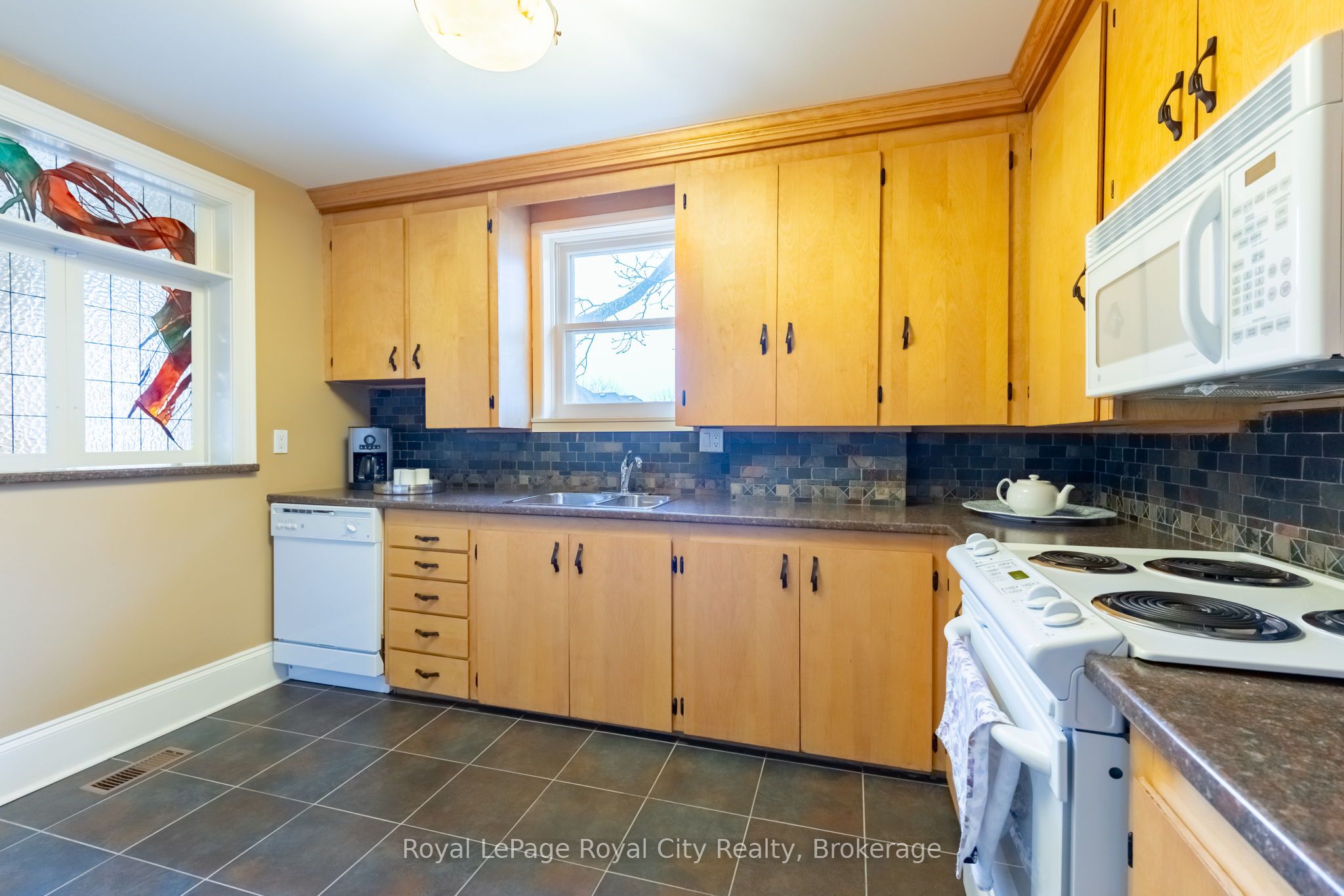 457 Woolwich Street Property Photo 29