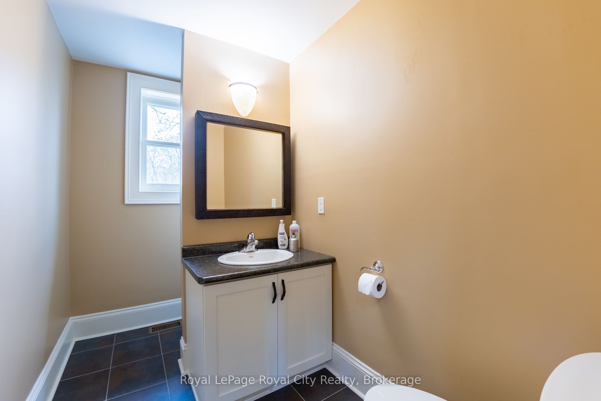 457 Woolwich Street Property Photo 30