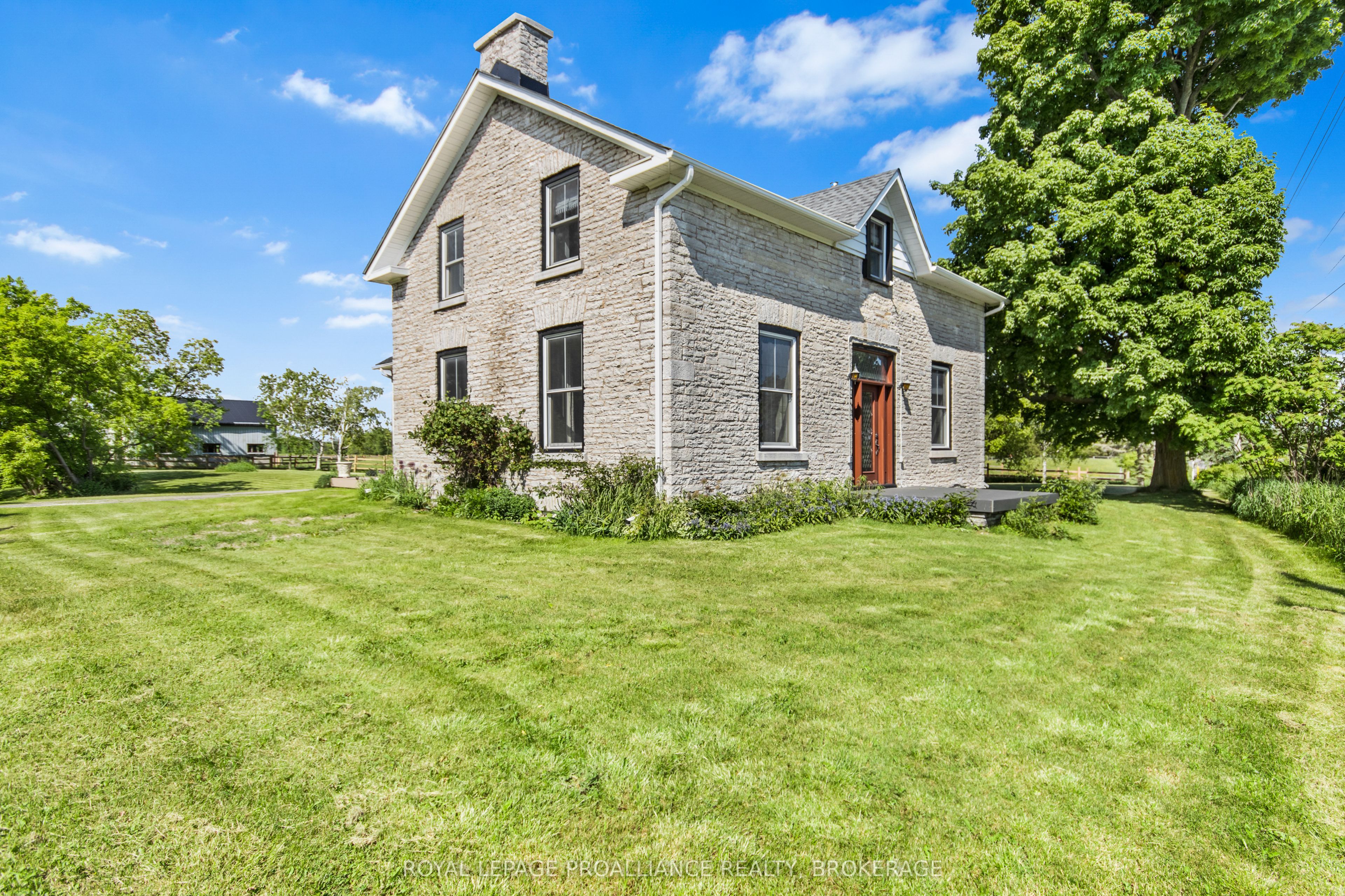 2478 Middle Road Property Photo 1