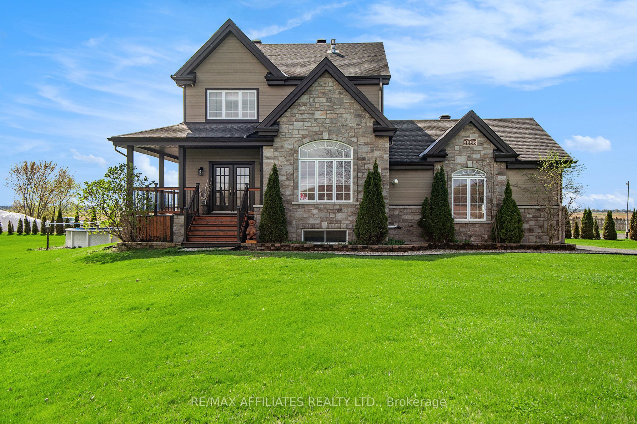9896 Marionville Road Property Photo