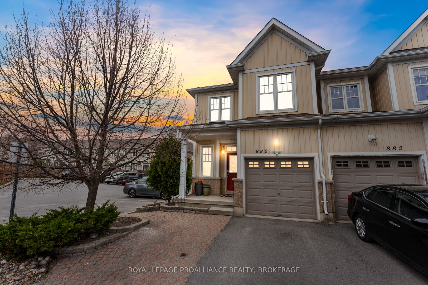 880 Ascot Lane