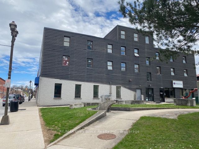153 8th Street E Property Photo 10
