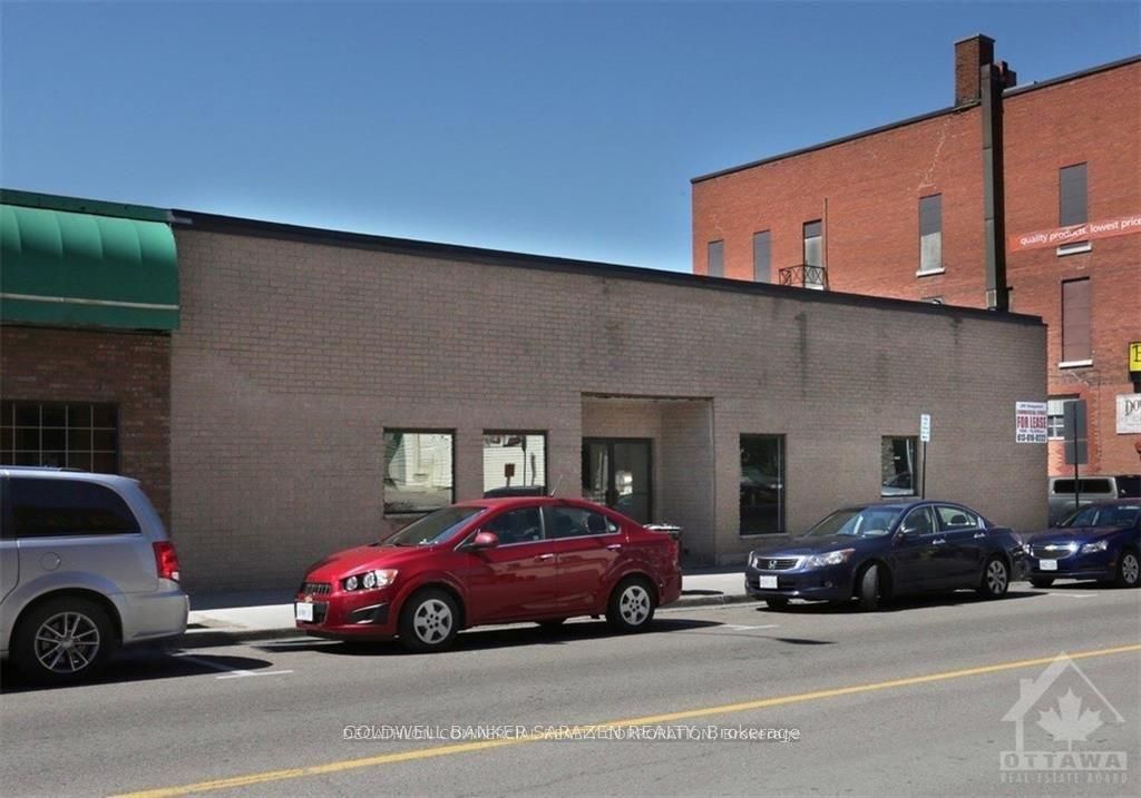 296 Raglan St N Property Photo 3