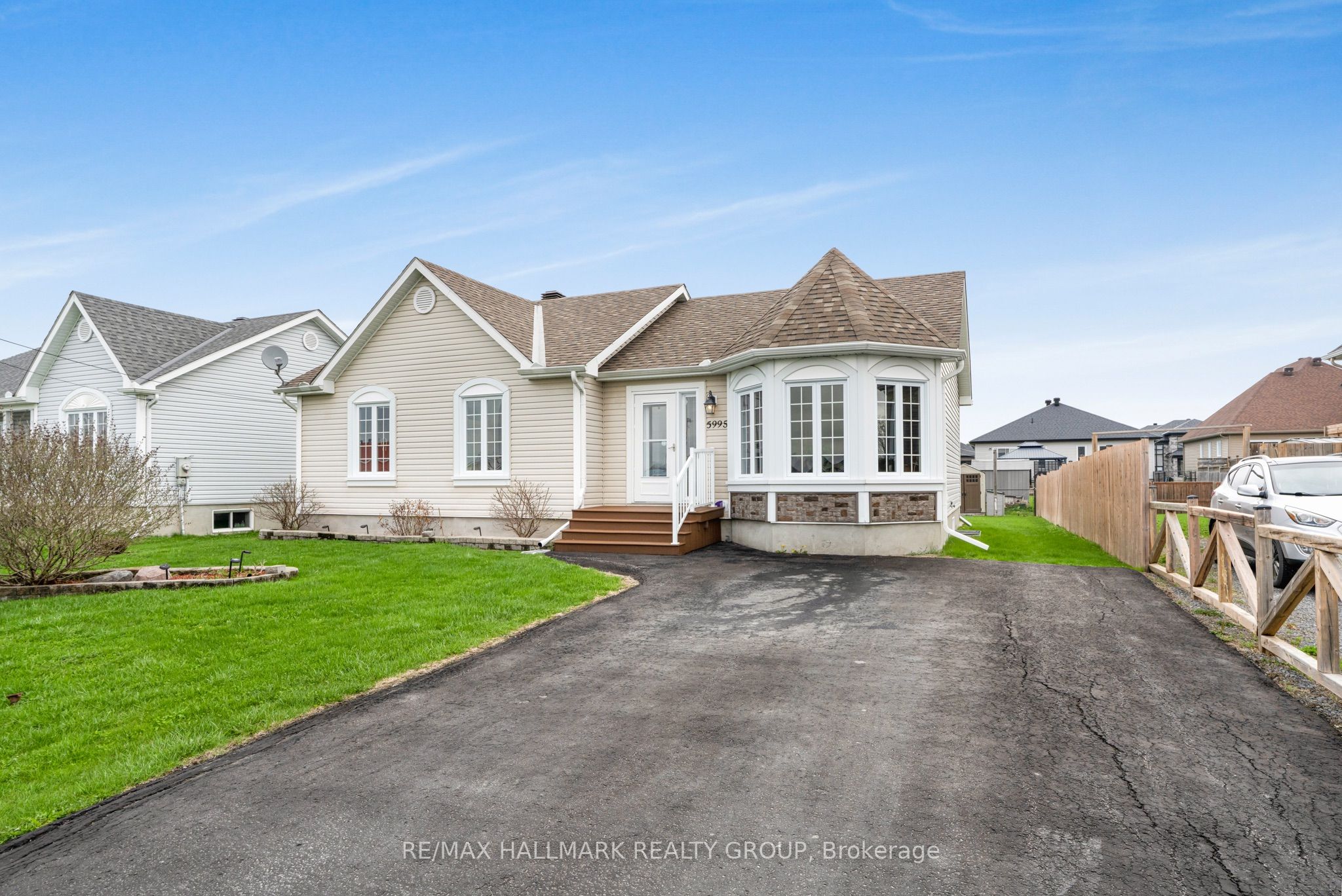5995 Du Centre Street Property Photo