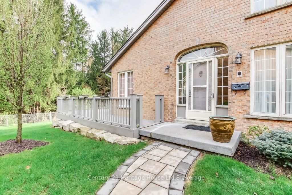 675 Lansdowne Avenue Property Photo 3