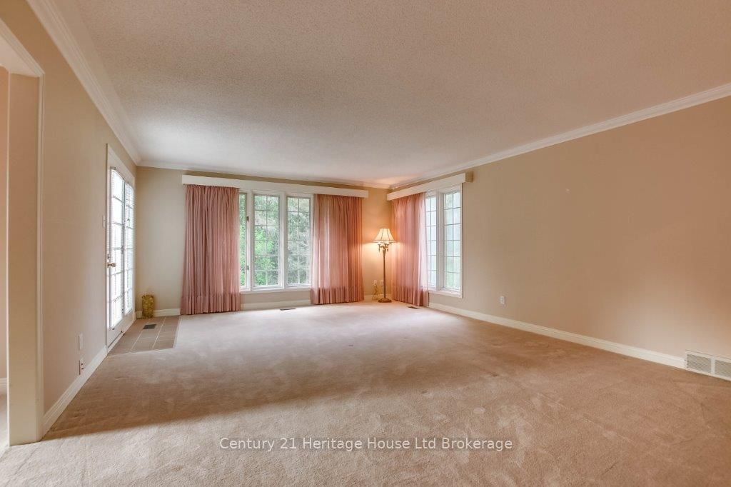 675 Lansdowne Avenue Property Photo 6