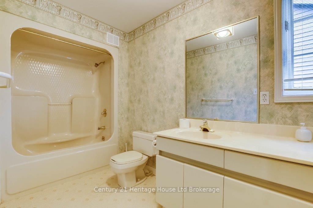 675 Lansdowne Avenue Property Photo 26