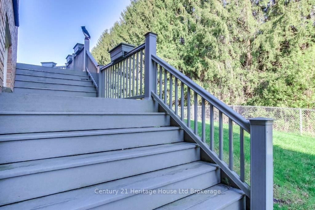675 Lansdowne Avenue Property Photo 37