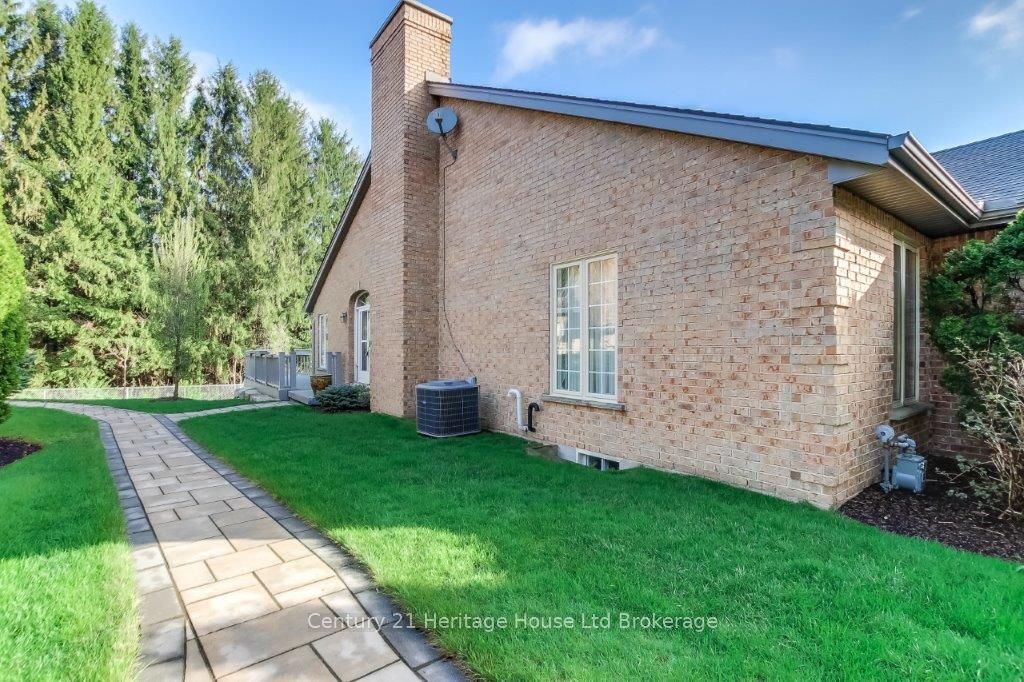675 Lansdowne Avenue Property Photo 39