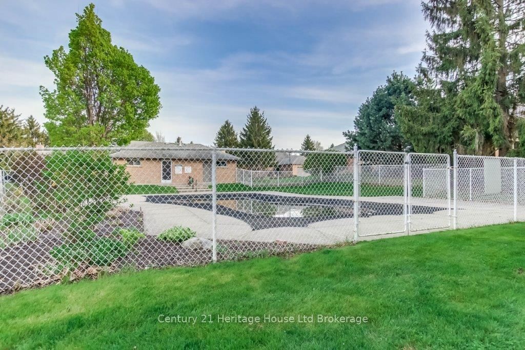675 Lansdowne Avenue Property Photo 43