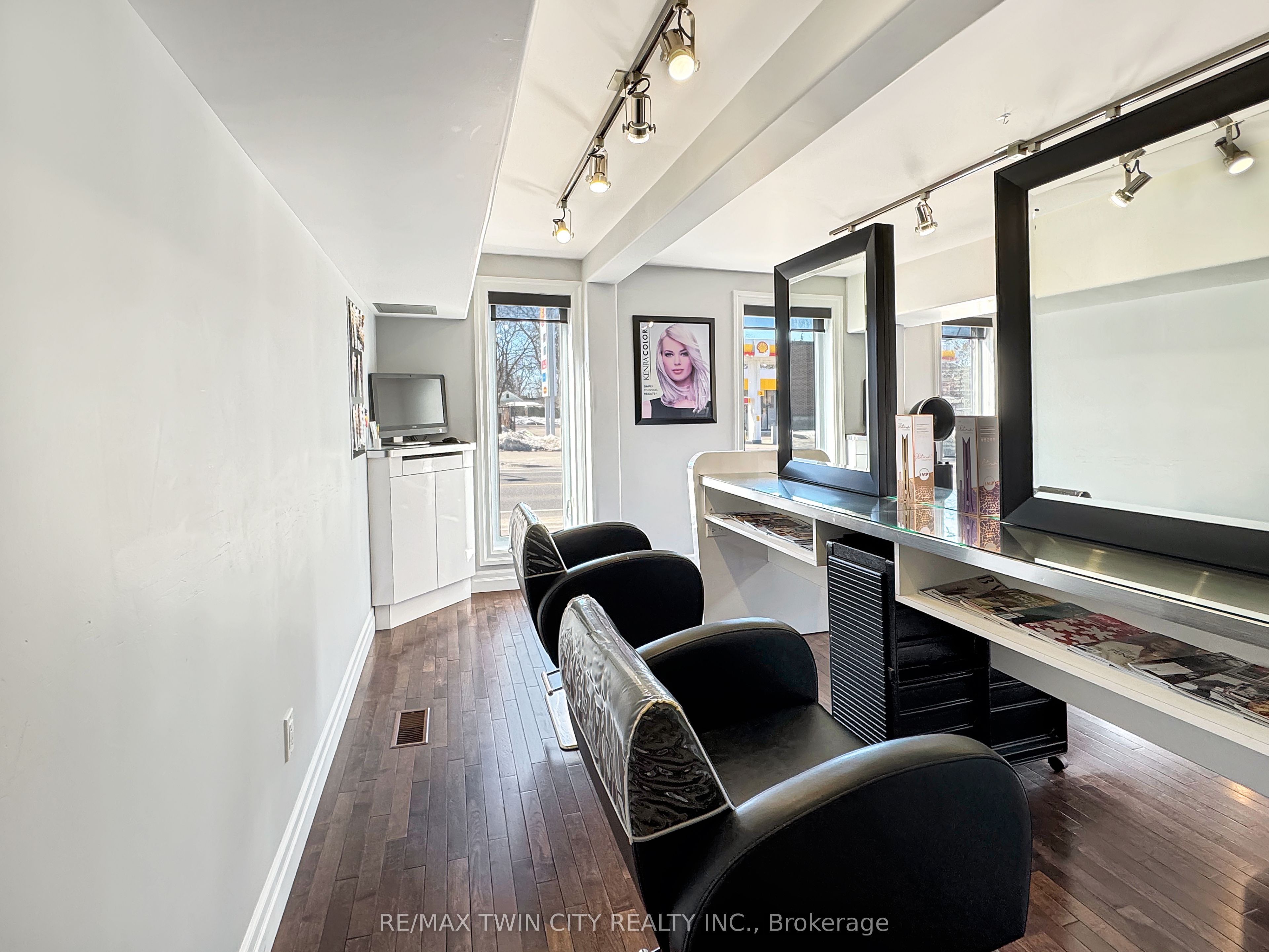 423 King Street Property Photo 10