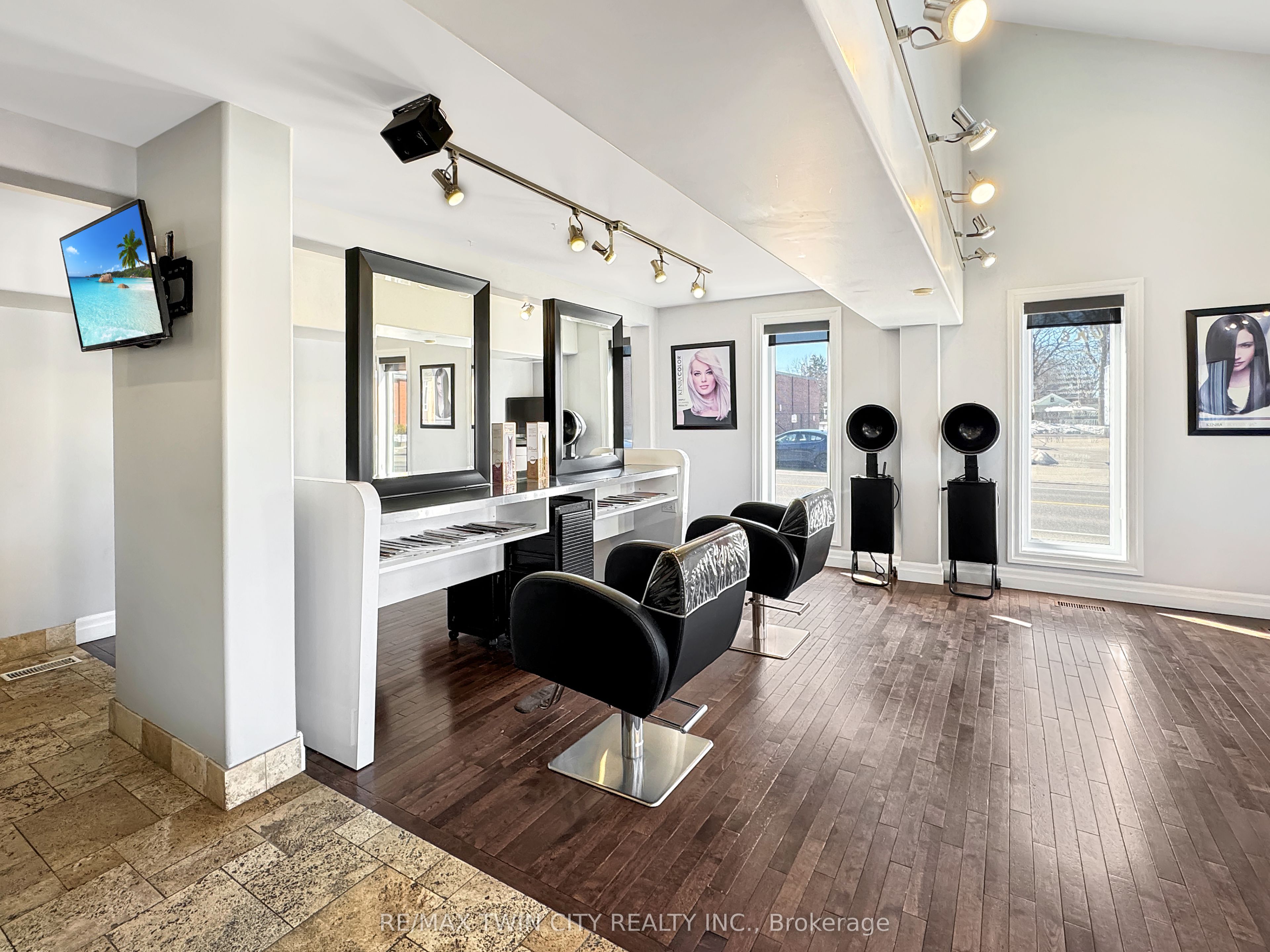 423 King Street Property Photo 12