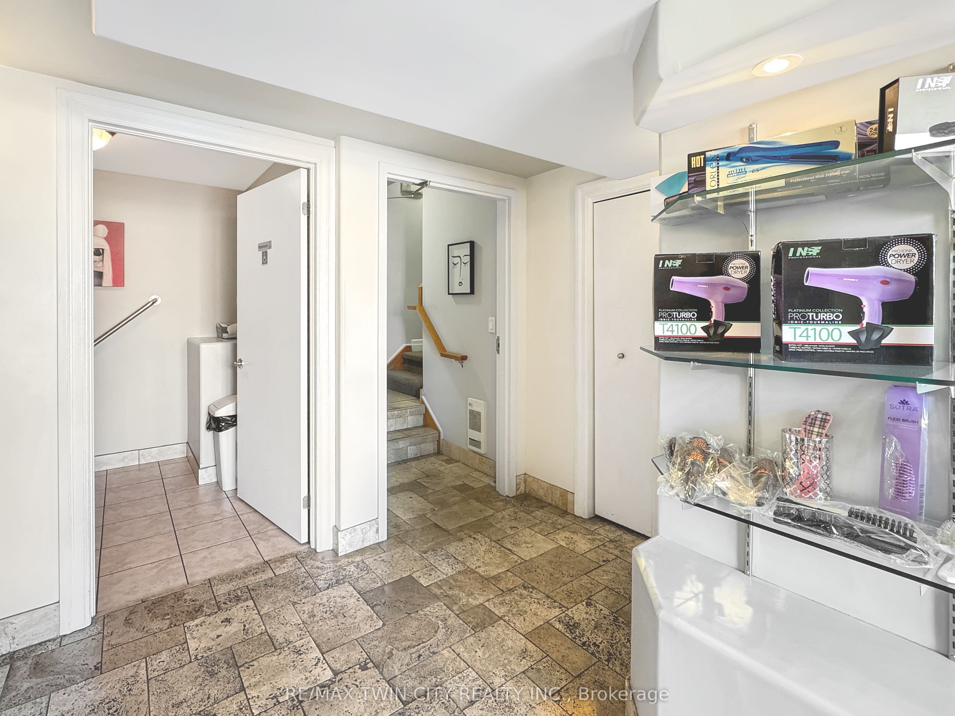 423 King Street Property Photo 19