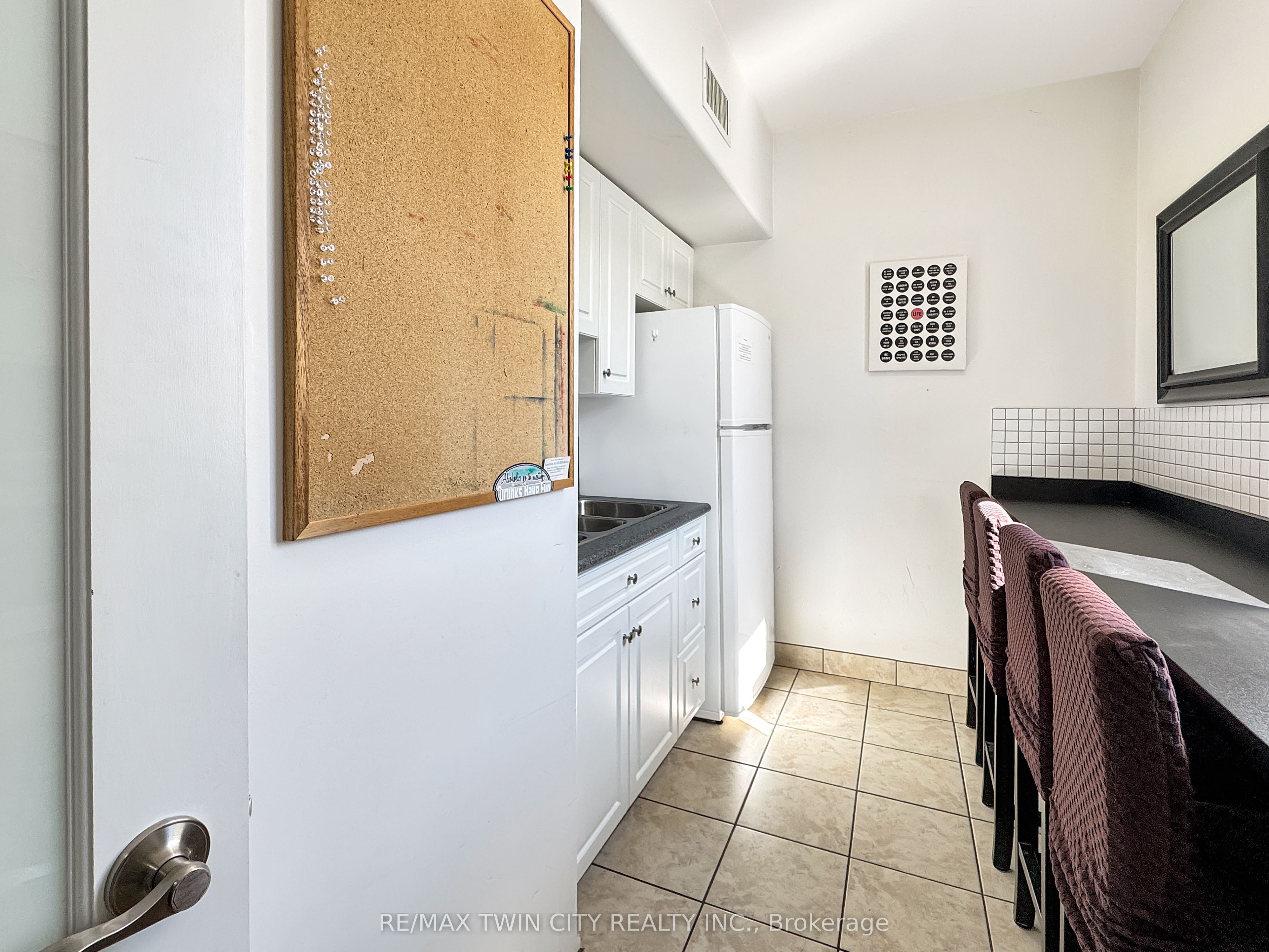 423 King Street Property Photo 26