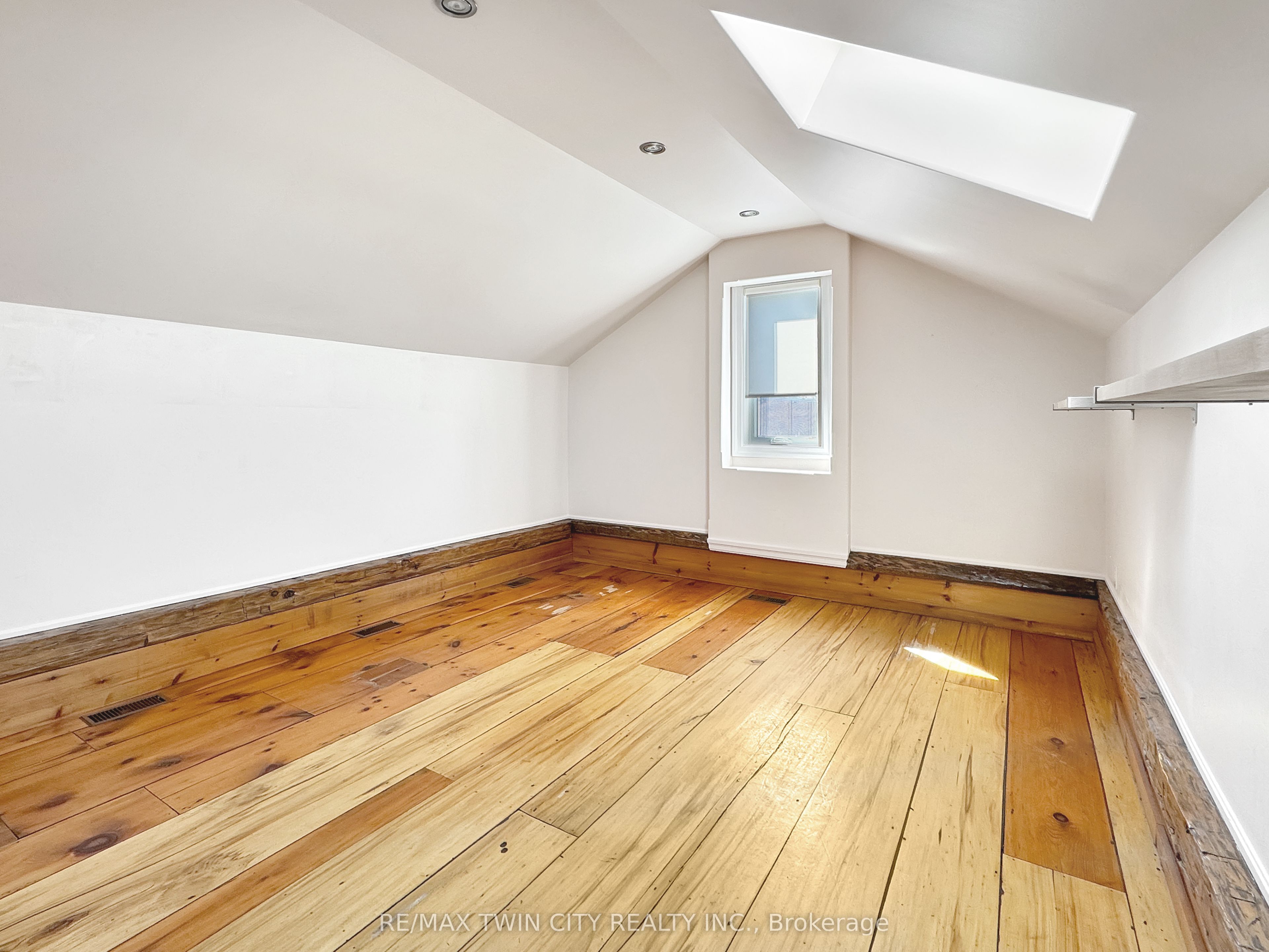 423 King Street Property Photo 35
