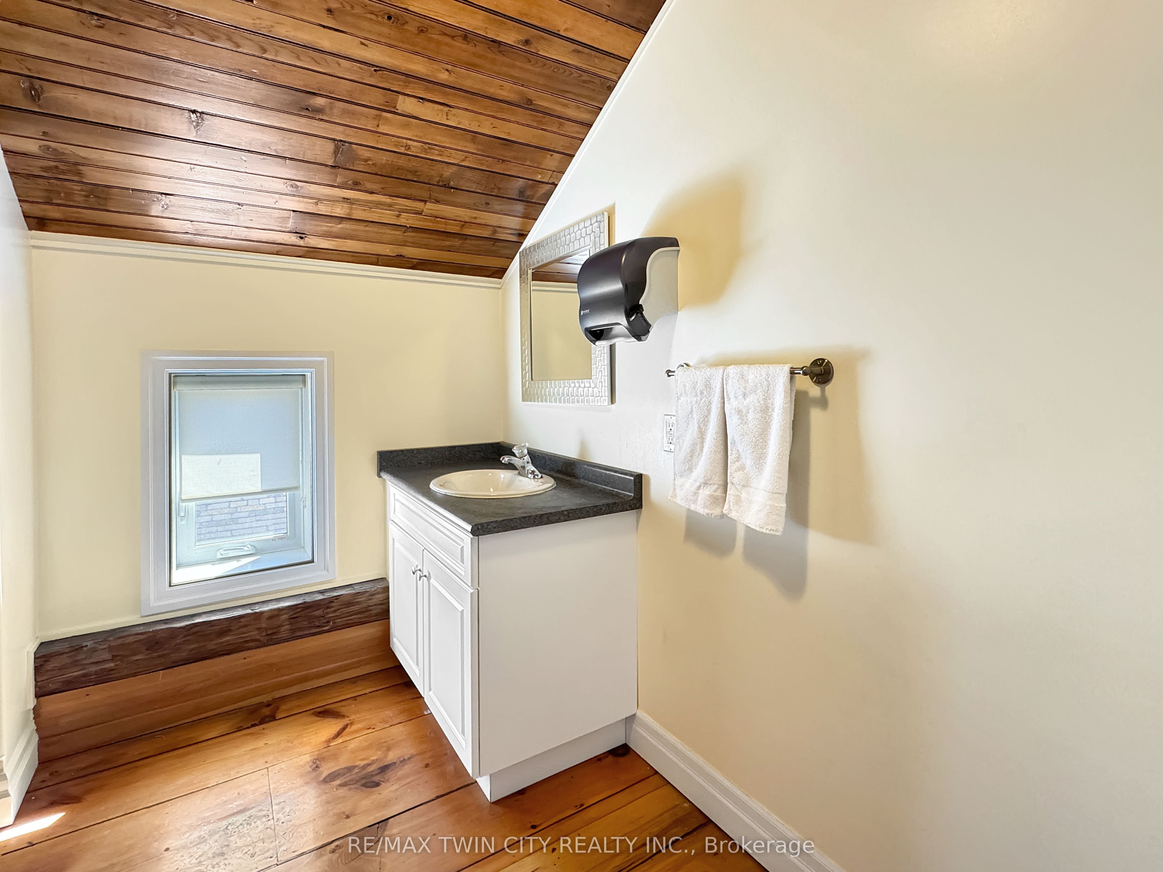423 King Street Property Photo 40
