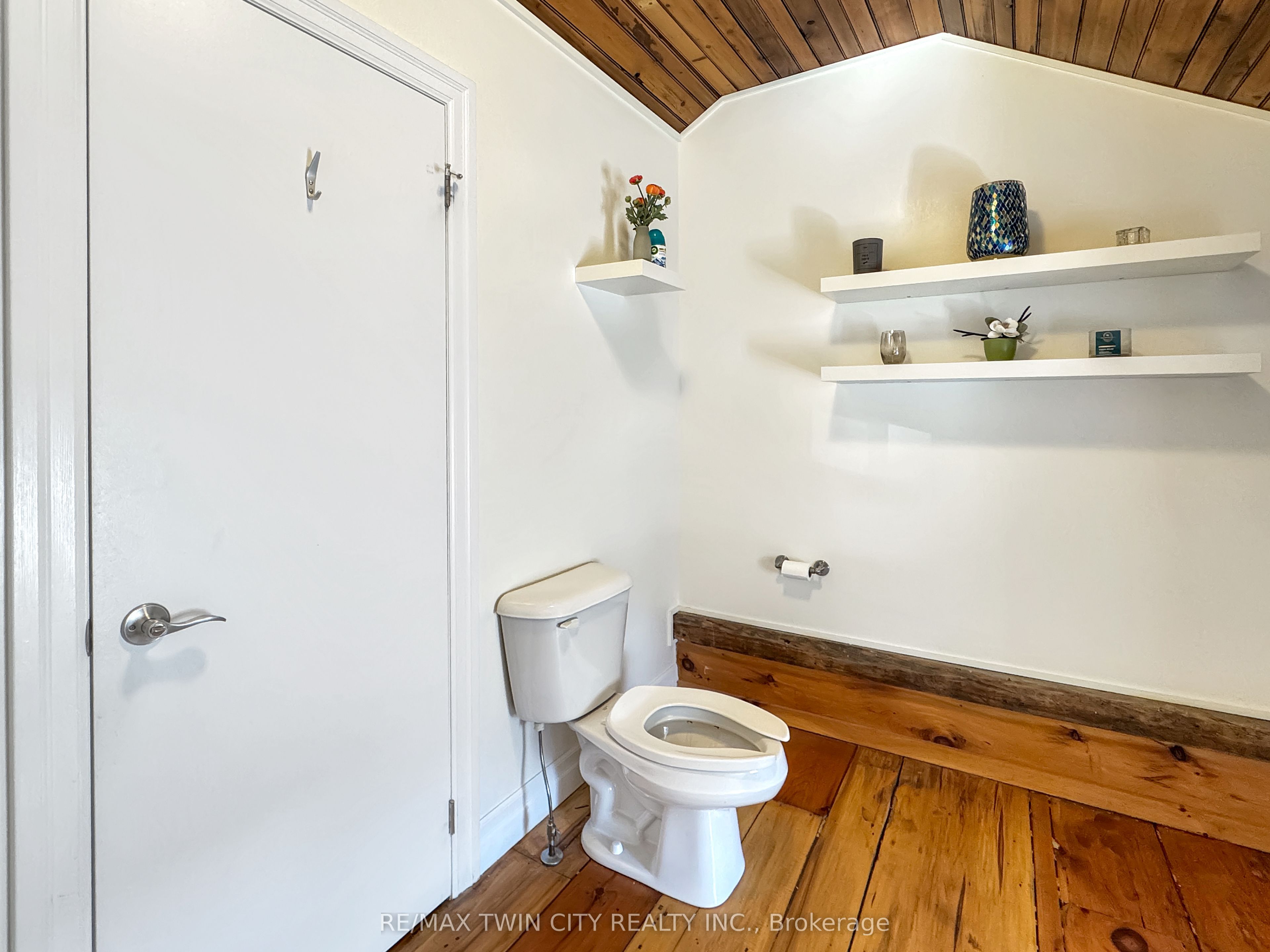 423 King Street Property Photo 41