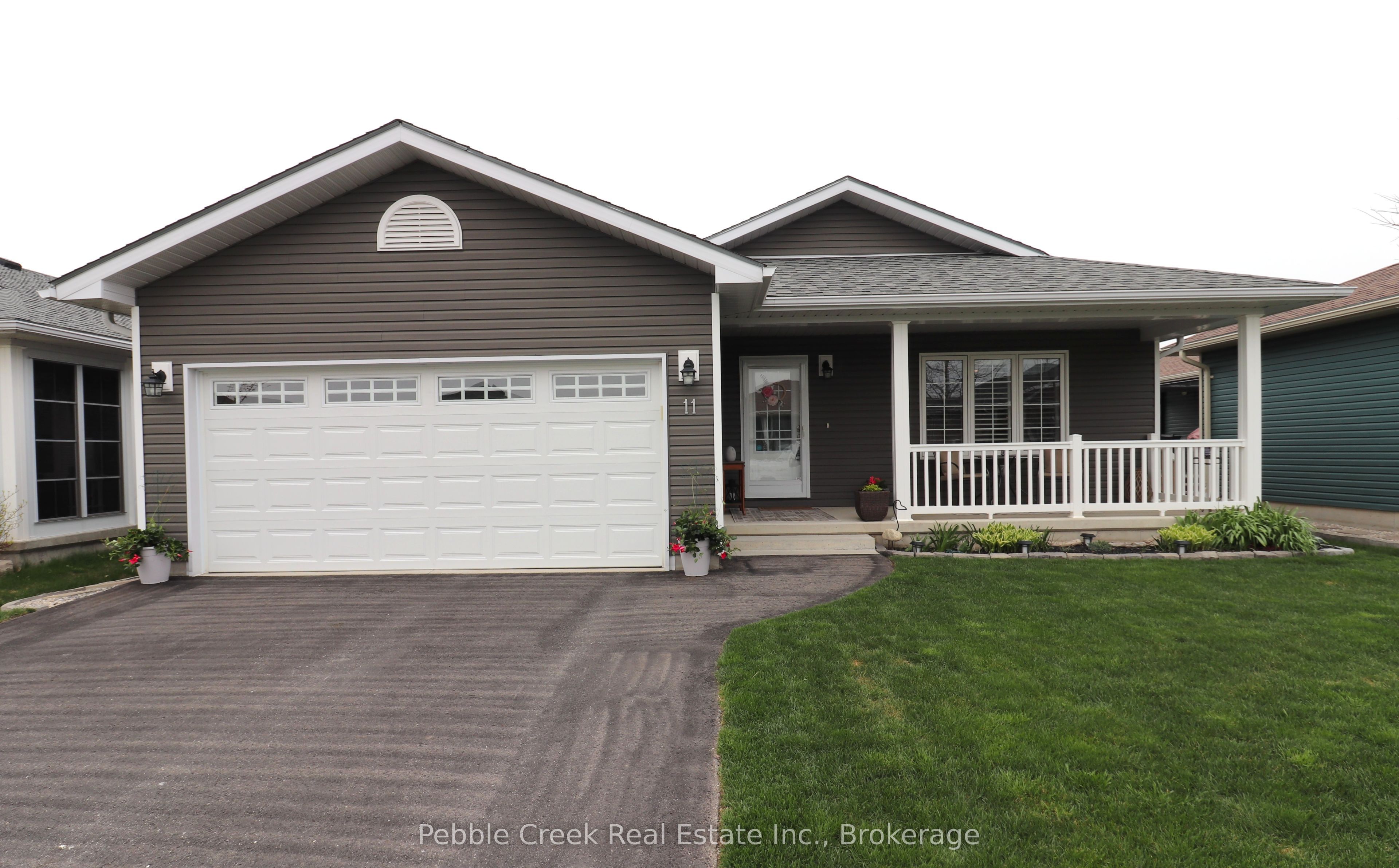 11 Windward Way N Property Photo 1