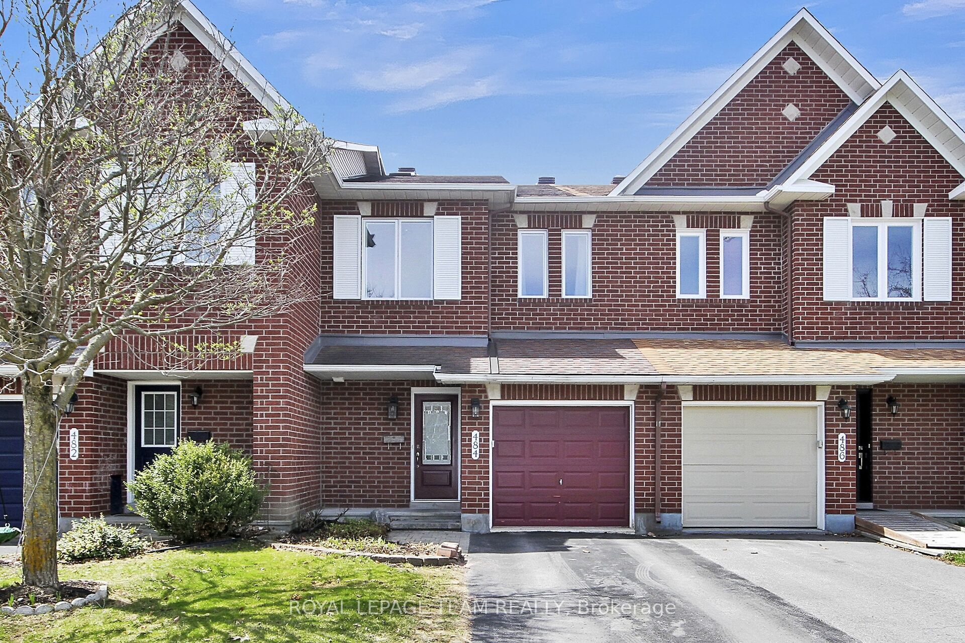 484 Meadowbreeze Drive Property Photo 1