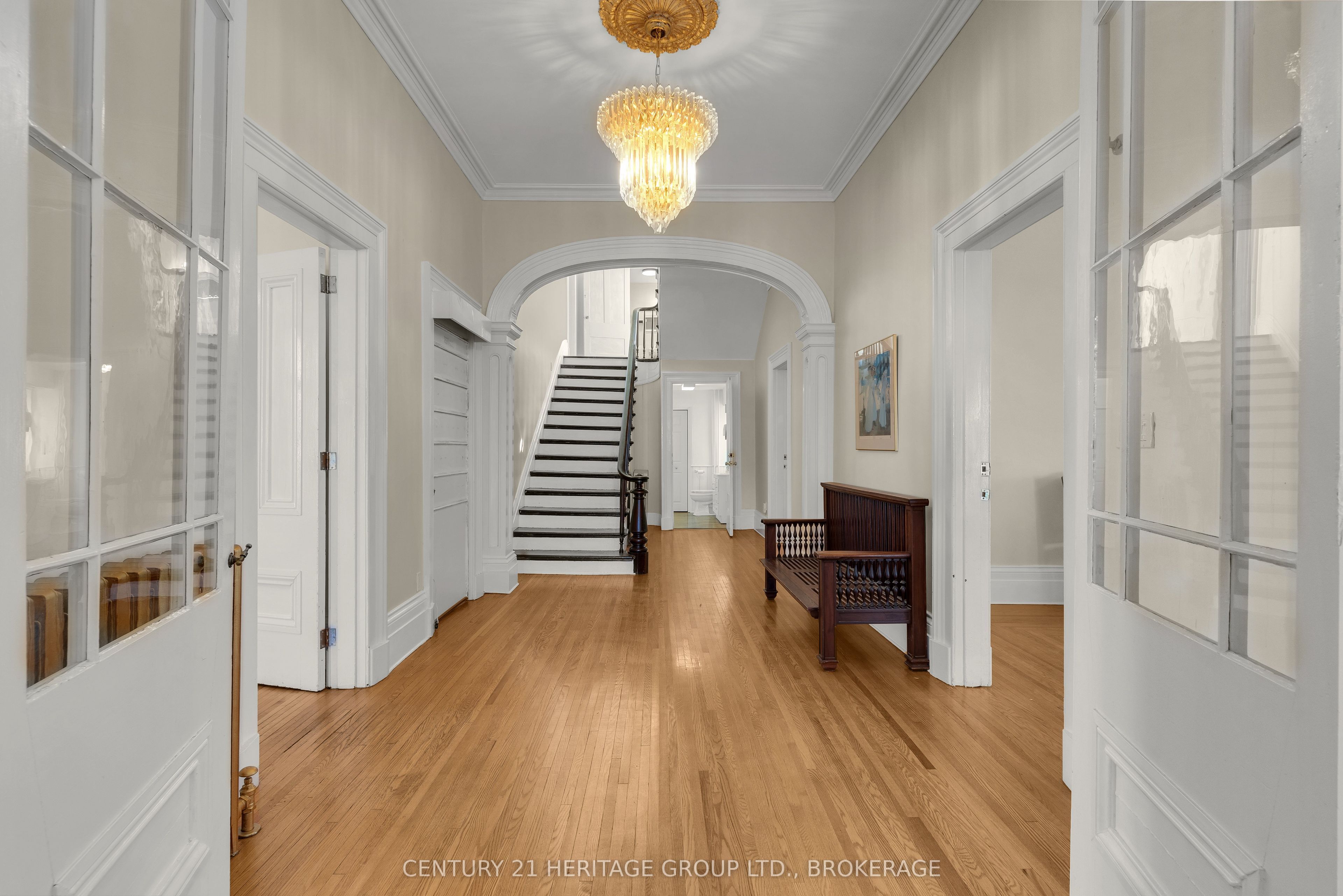 389 King Street E Property Photo 9