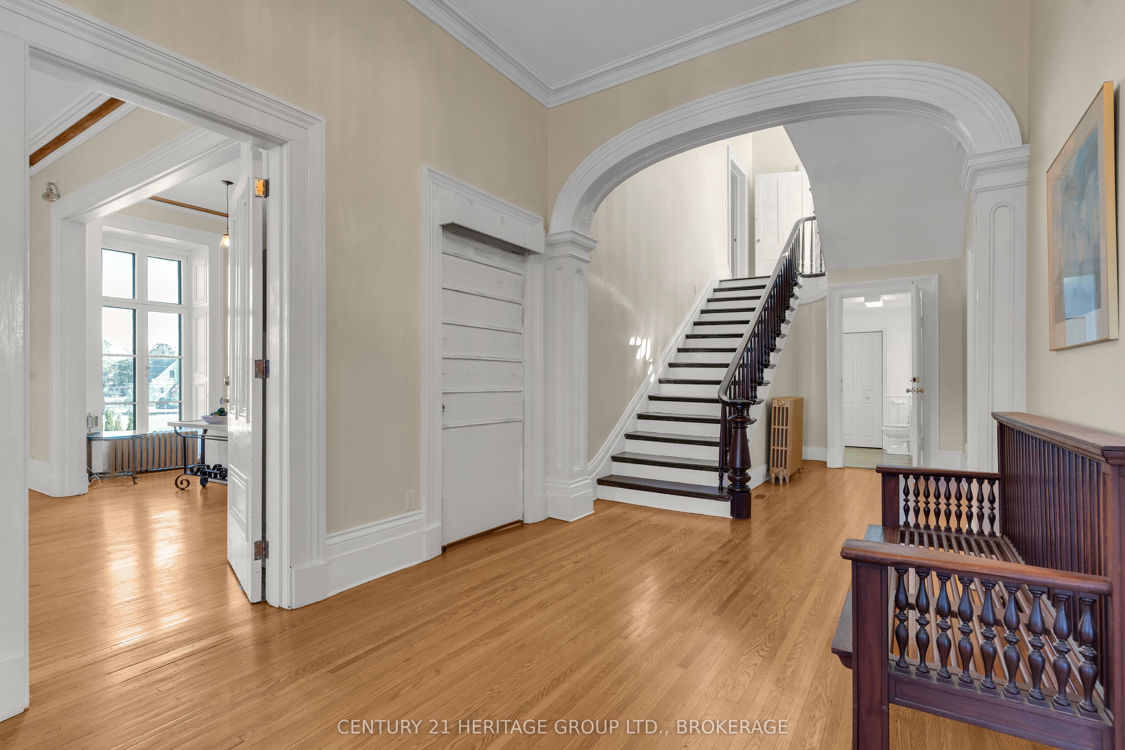 389 King Street E Property Photo 10