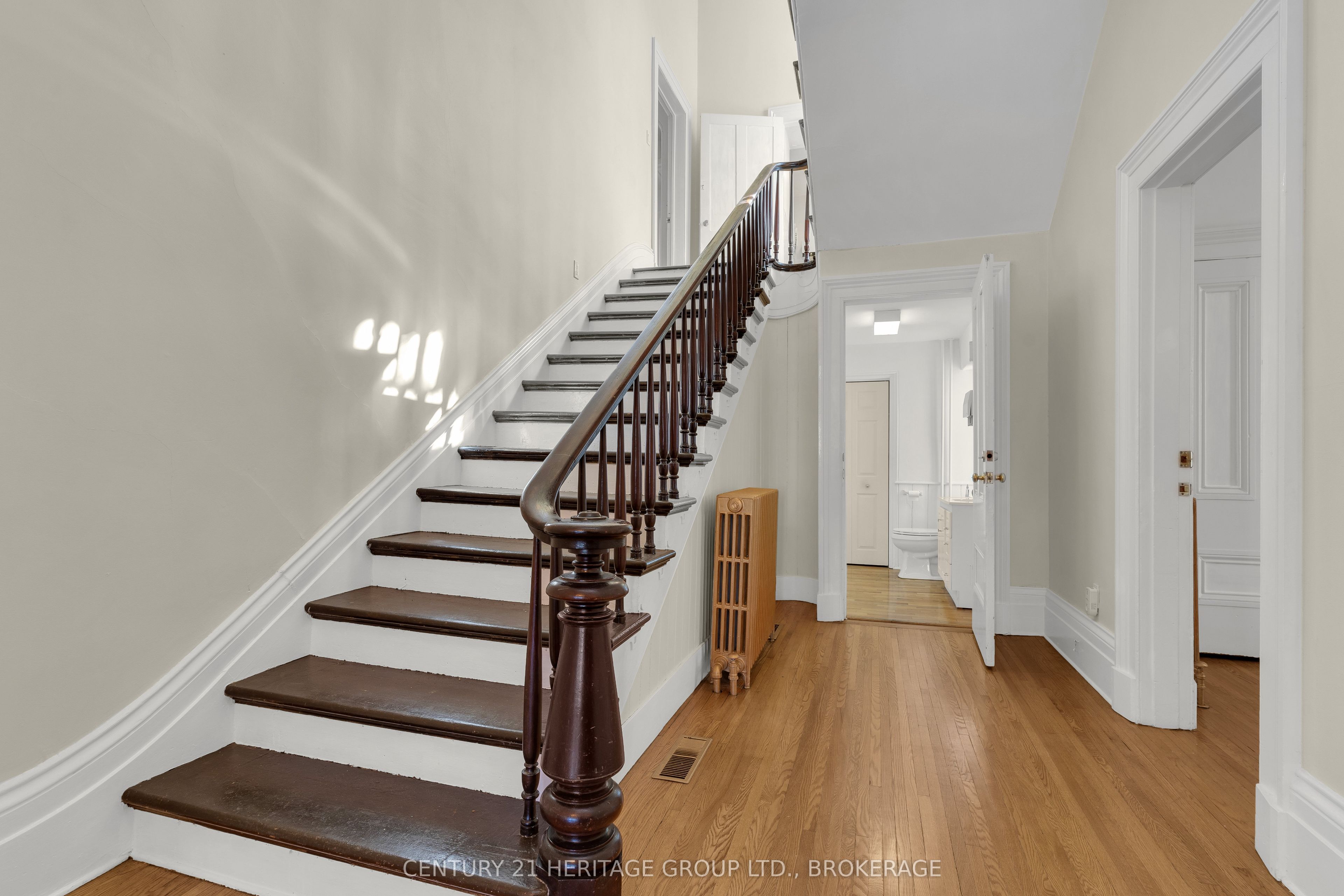 389 King Street E Property Photo 12
