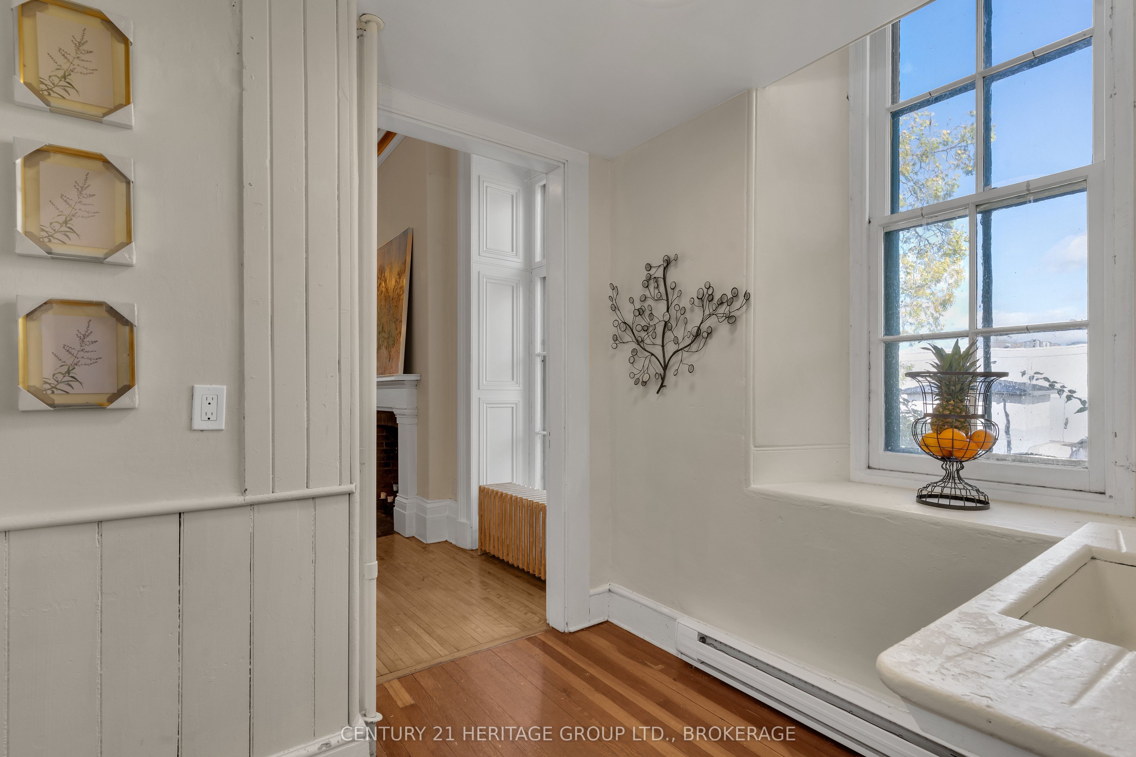 389 King Street E Property Photo 27