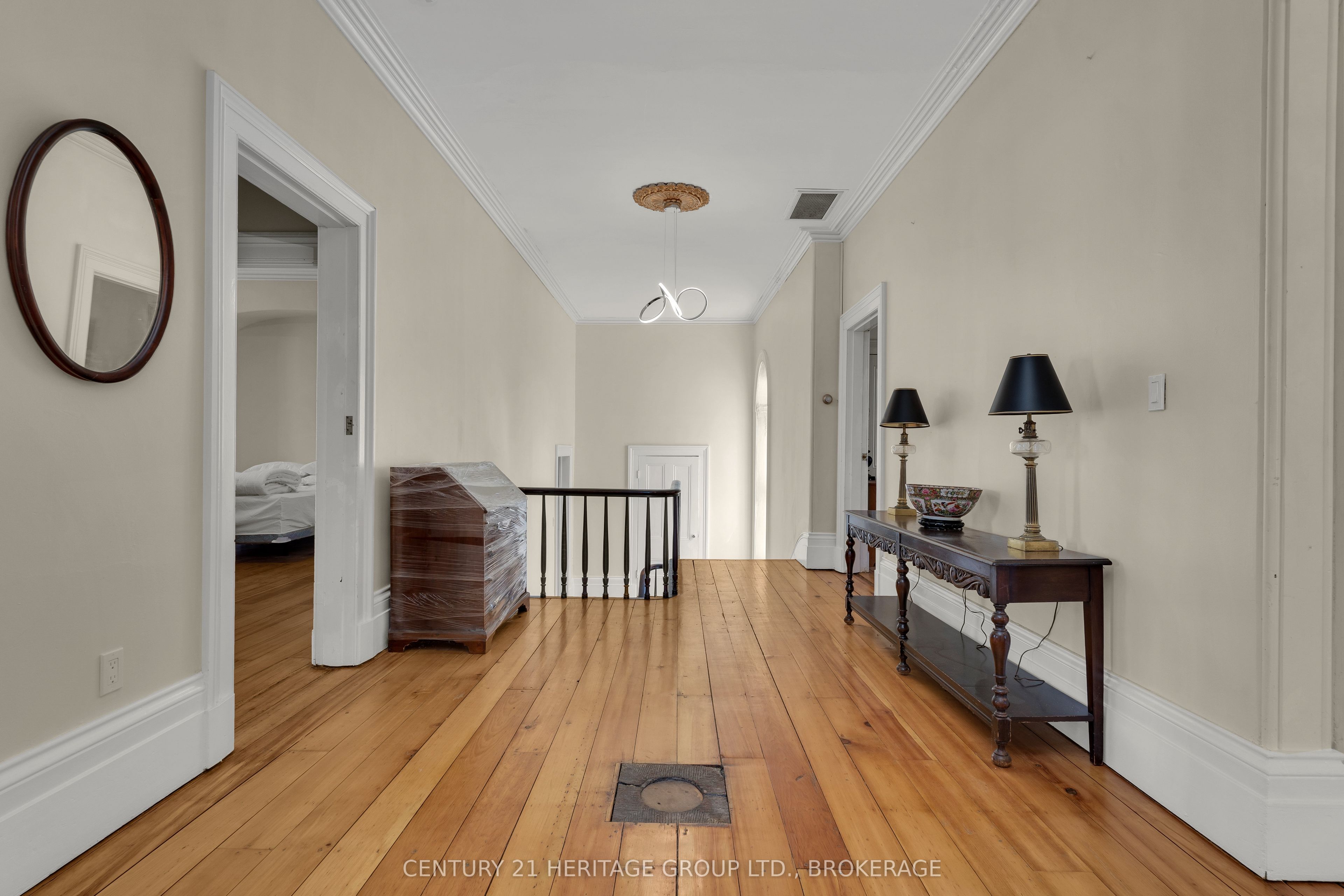 389 King Street E Property Photo 33