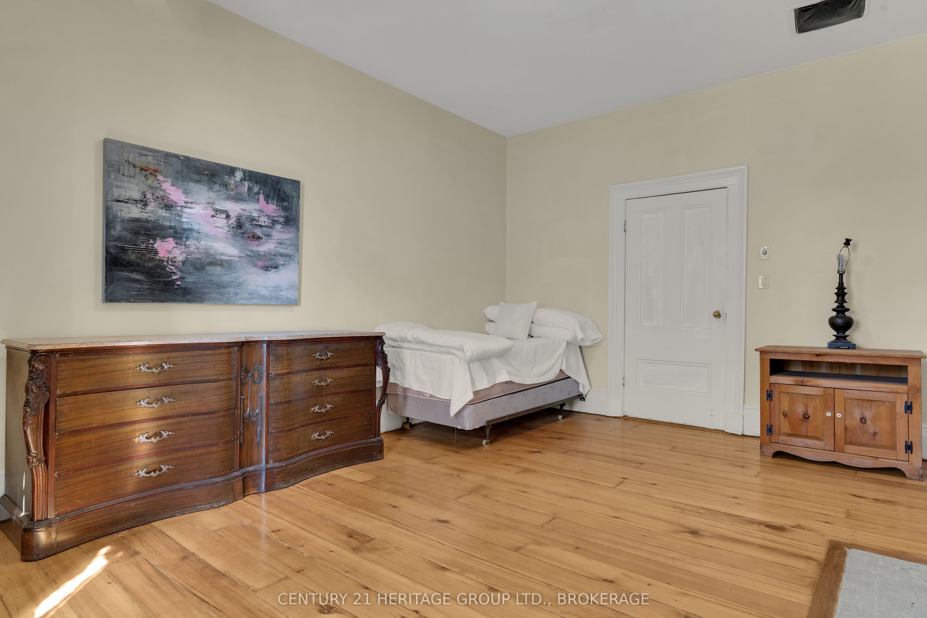 389 King Street E Property Photo 38