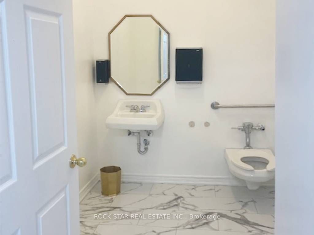 19 King Street W Property Photo 11
