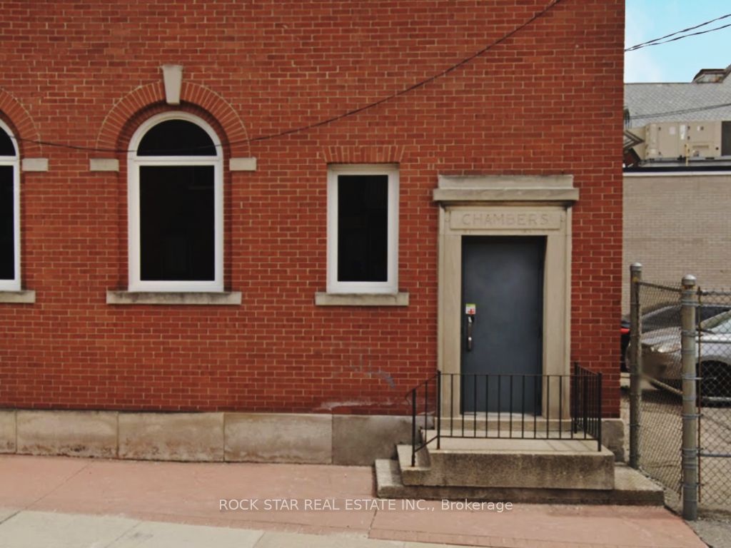 19 King Street W Property Photo 16
