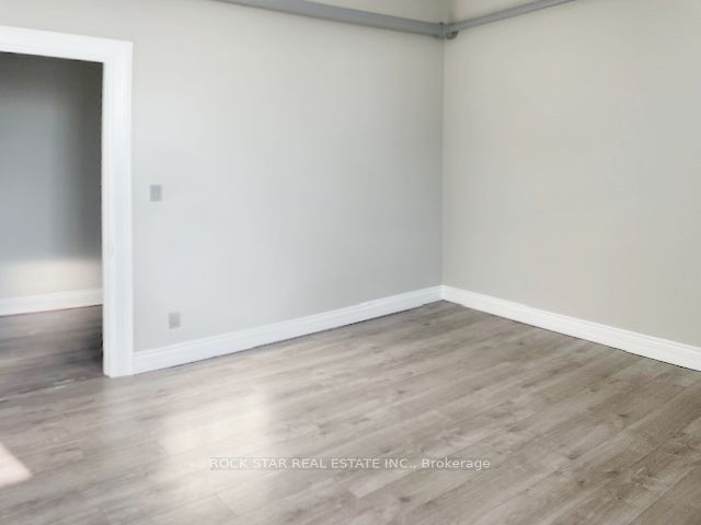 19 King Street W Property Photo 24