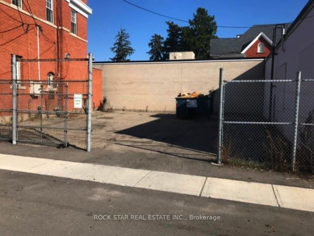 19 King Street W Property Photo 25