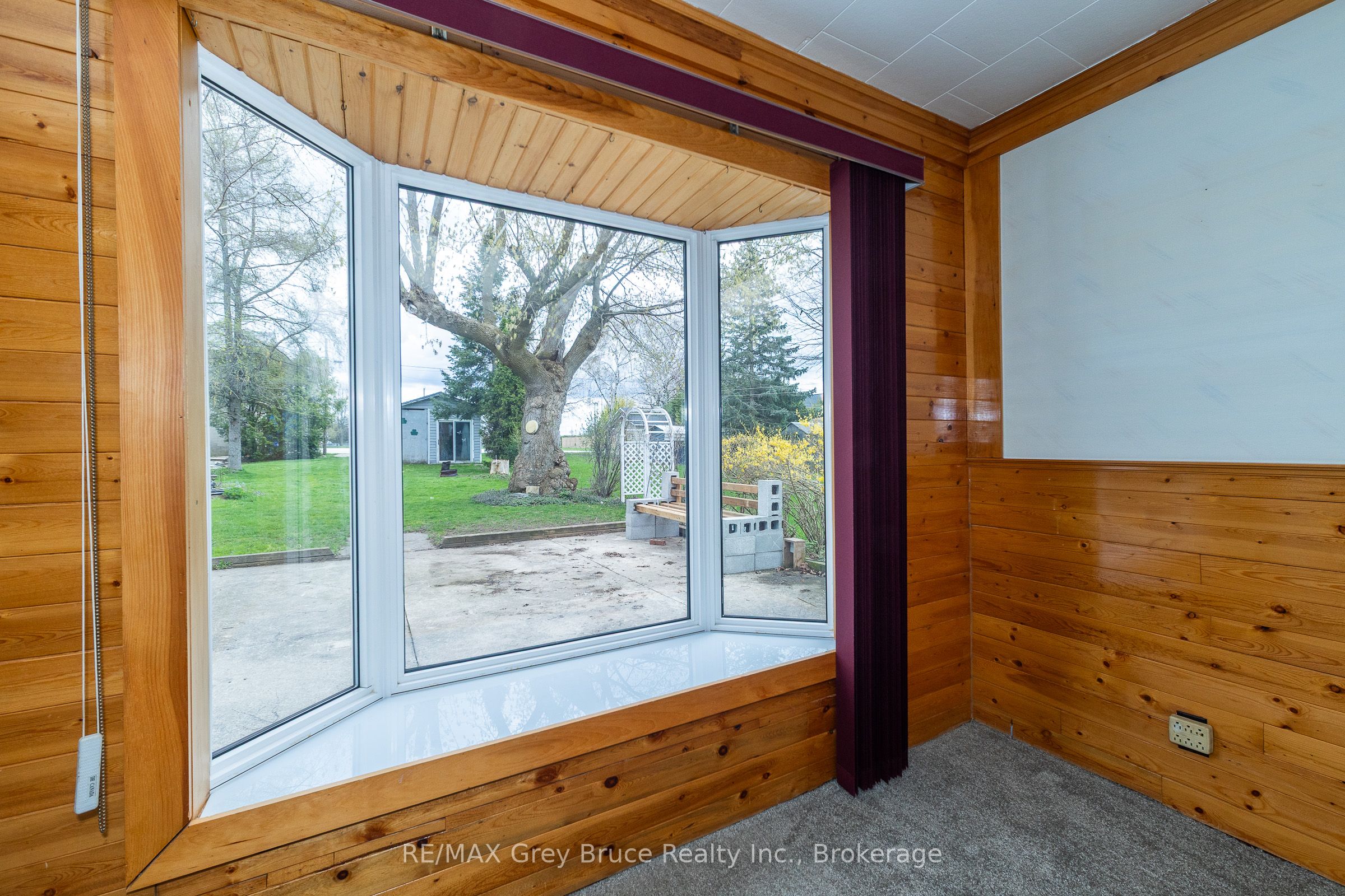1881 6th Avenue E Property Photo 9