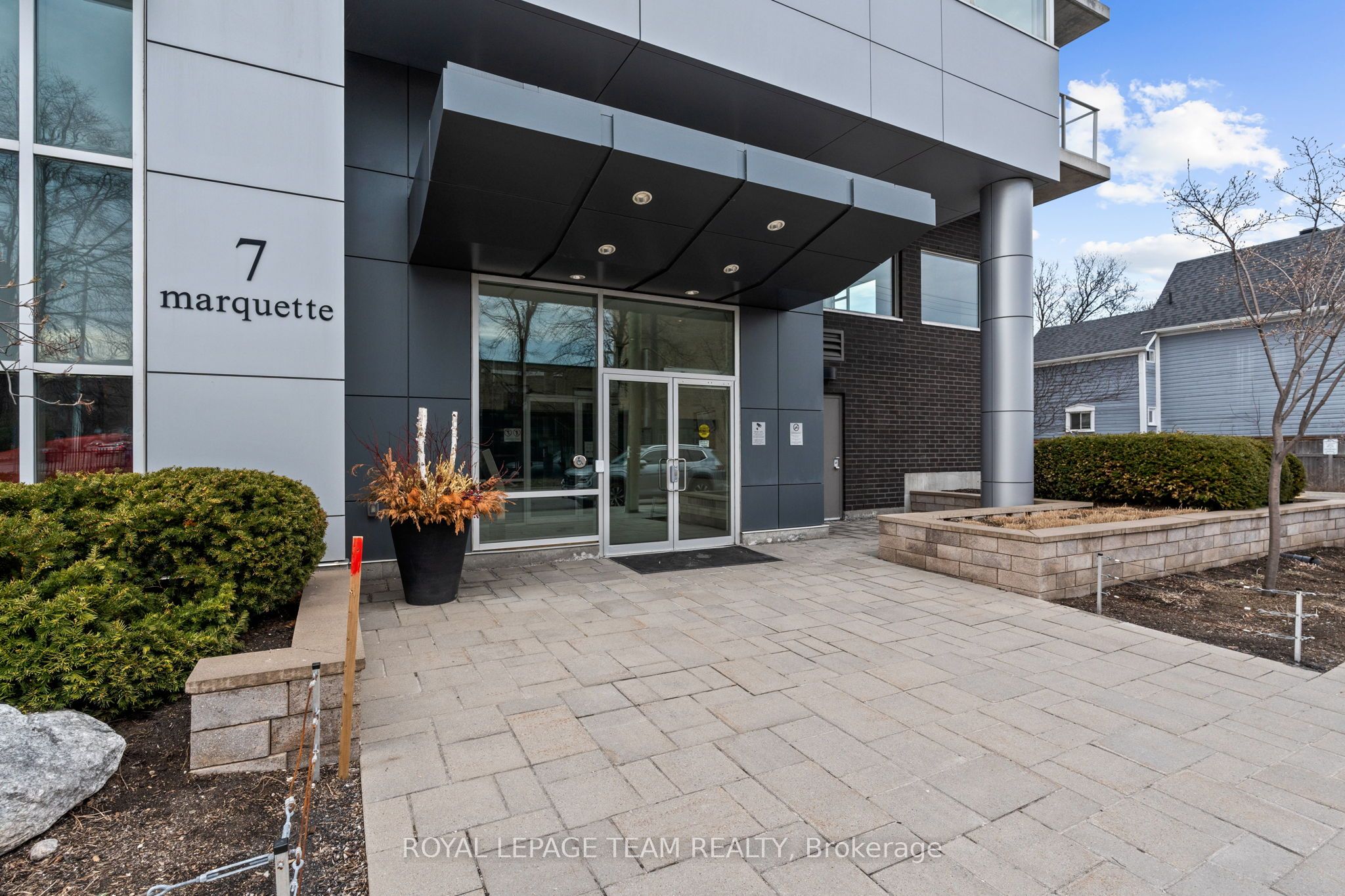 #418 - 7 Marquette Avenue Property Photo 1