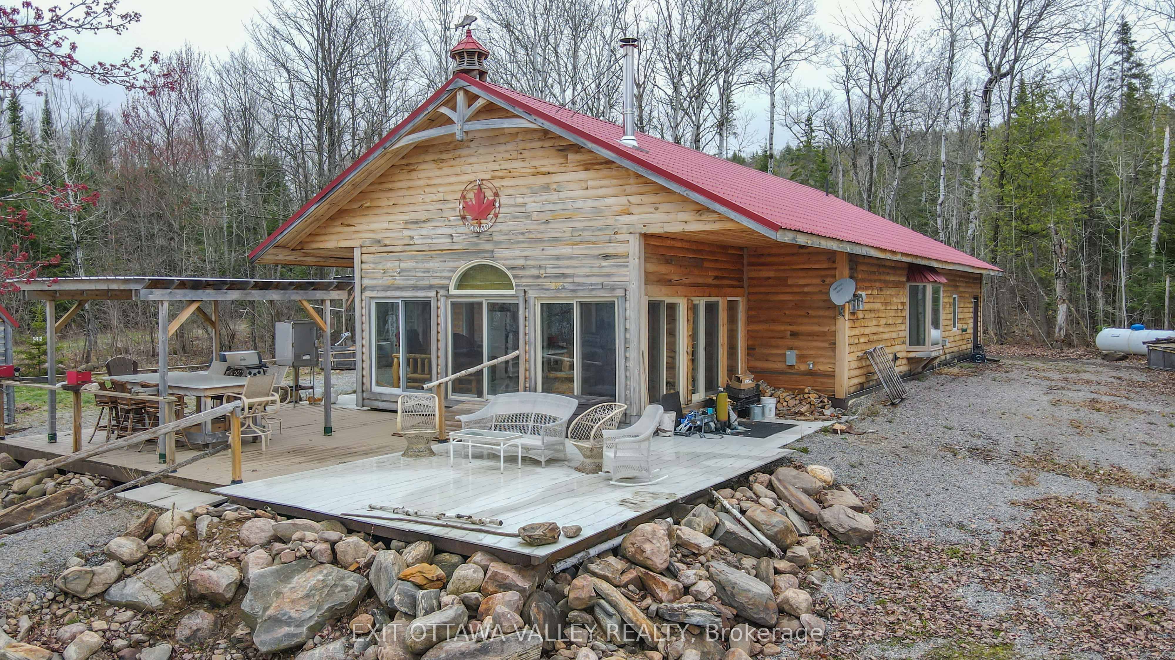 697 Curtiss Rd Property Photo