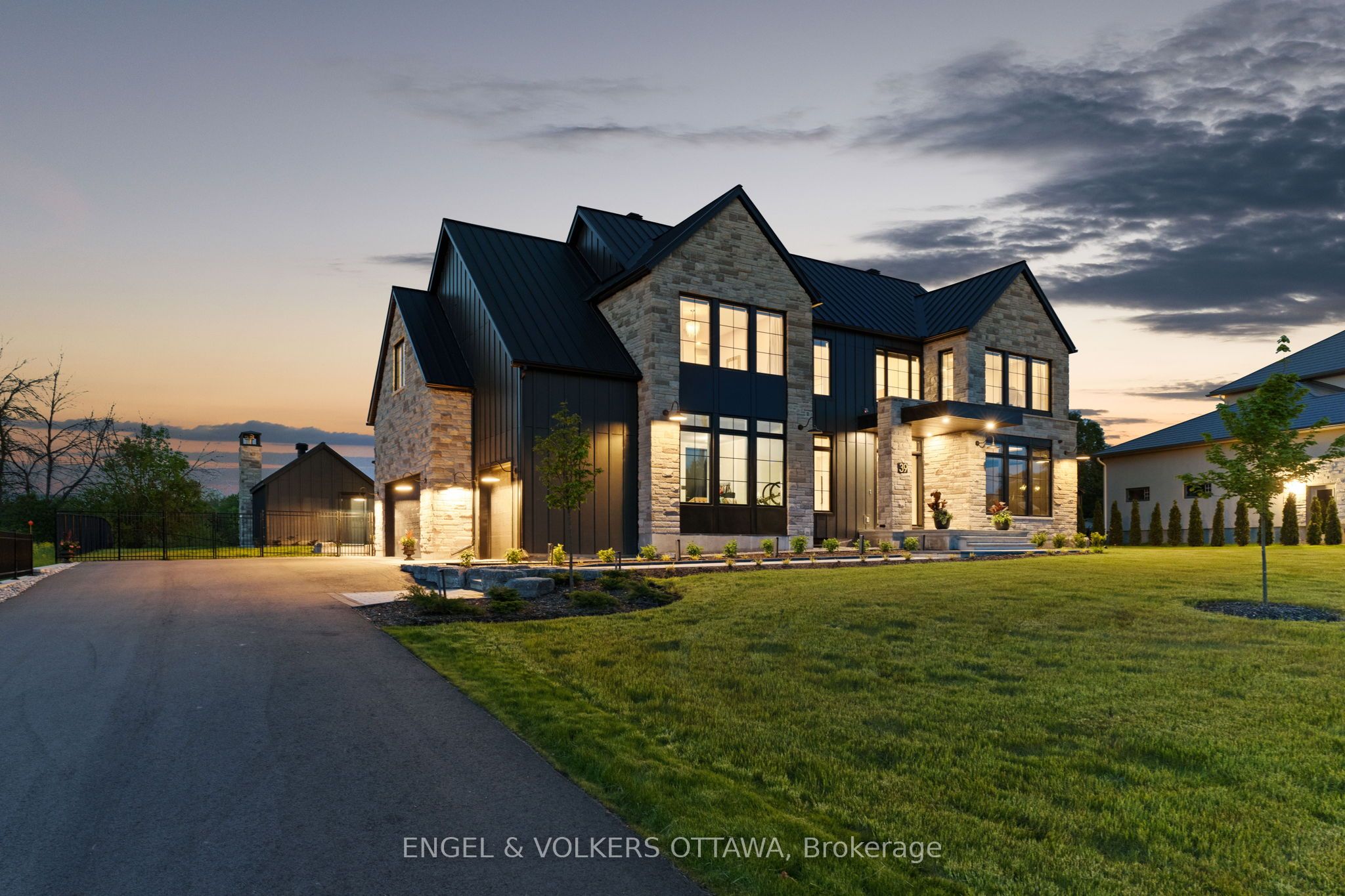 39 Winding Way Property Photo 1