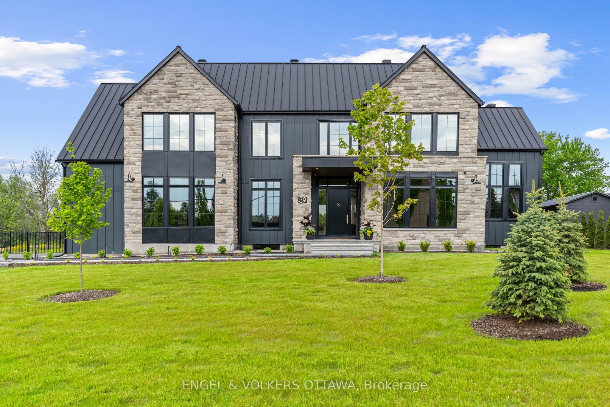 39 Winding Way Property Photo 4