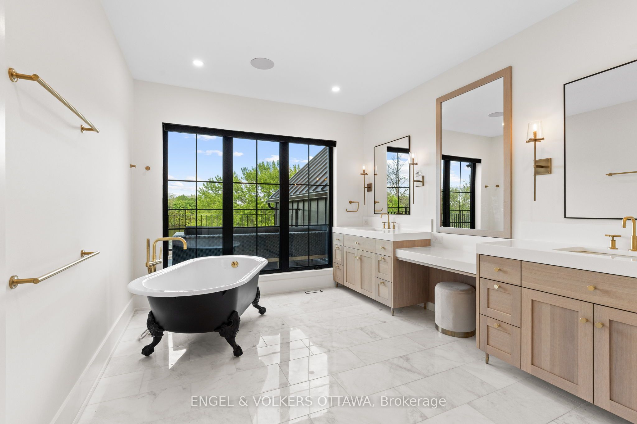 39 Winding Way Property Photo 25