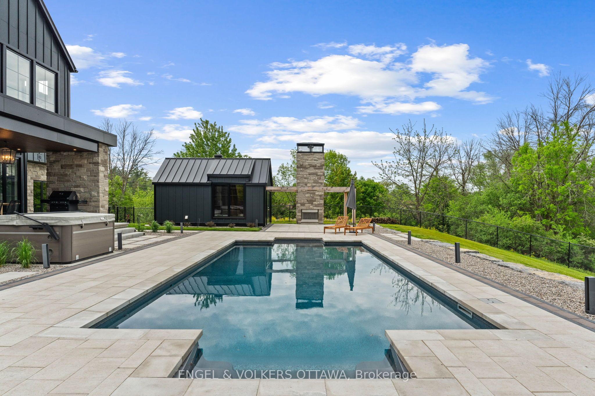 39 Winding Way Property Photo 35