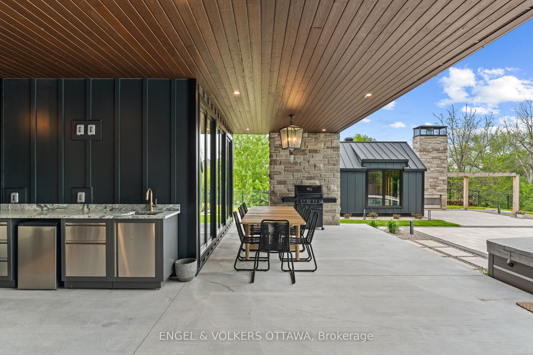 39 Winding Way Property Photo 36