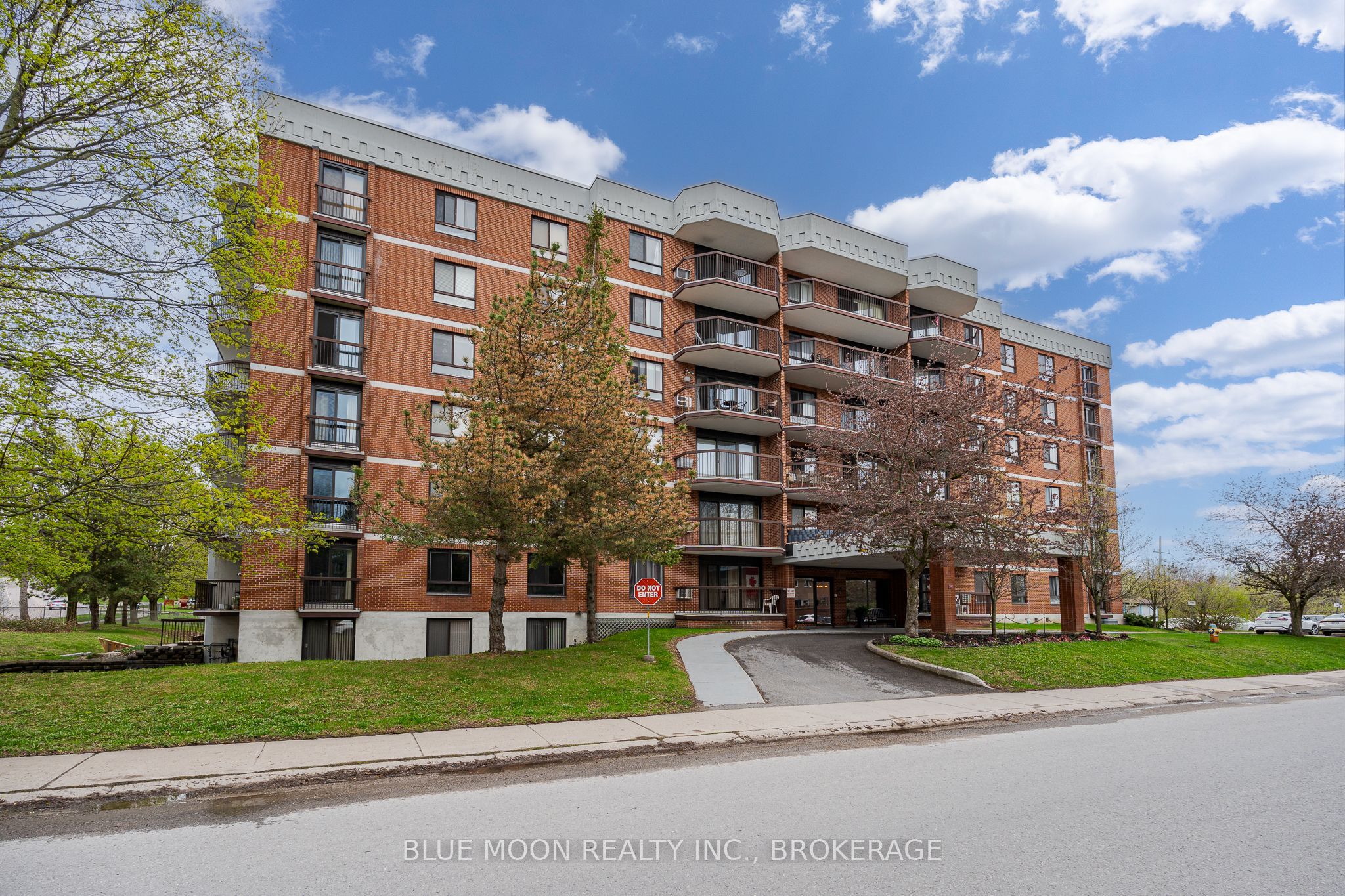 #207 - 14 Greenview Drive
