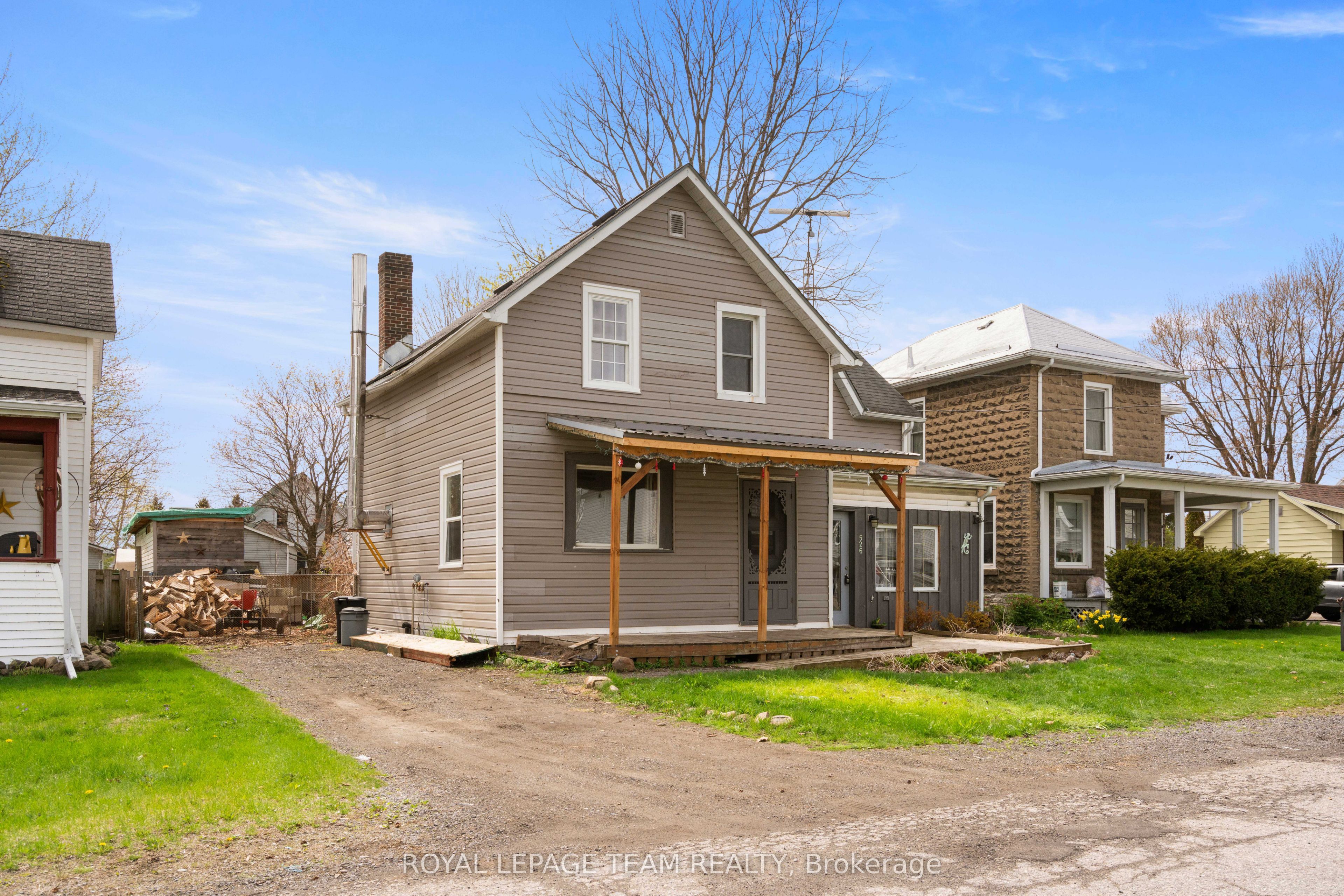 526 Middle Street Property Photo 2