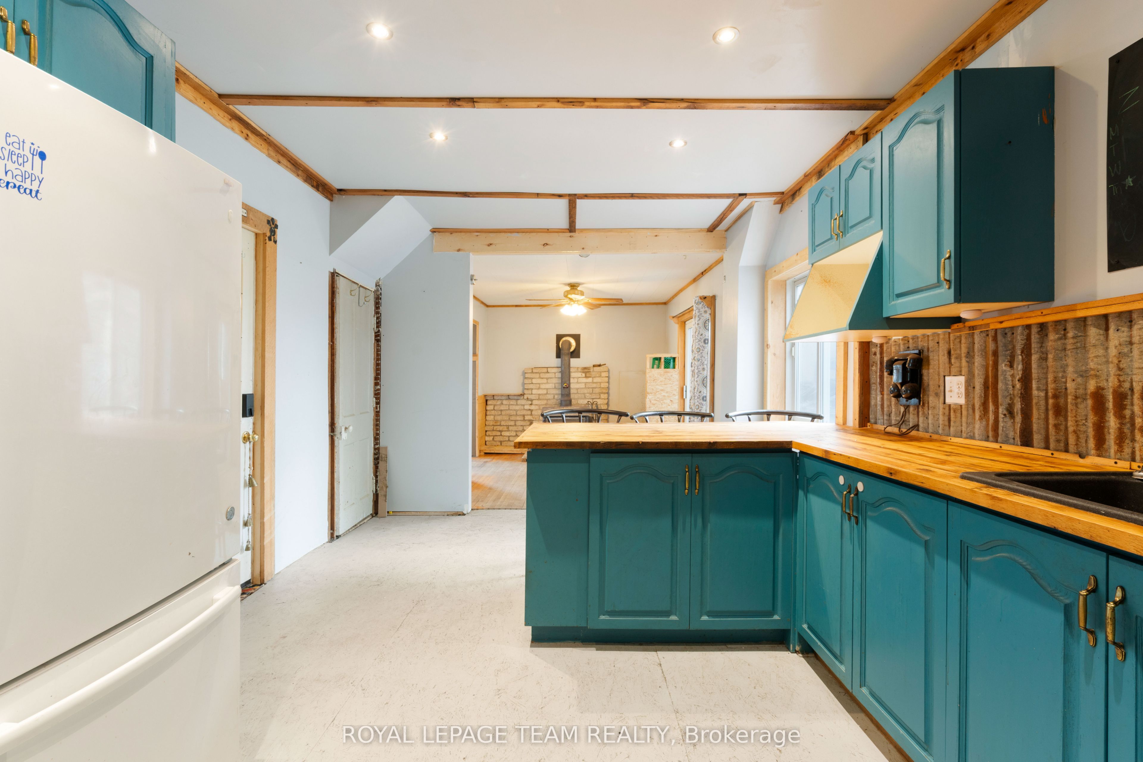 526 Middle Street Property Photo 6